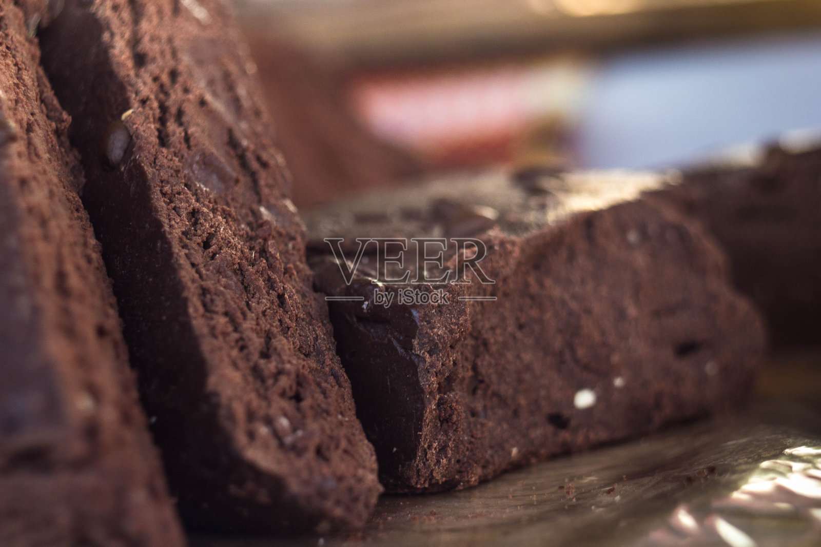 美味的自制有机新鲜黑巧克力照片摄影图片