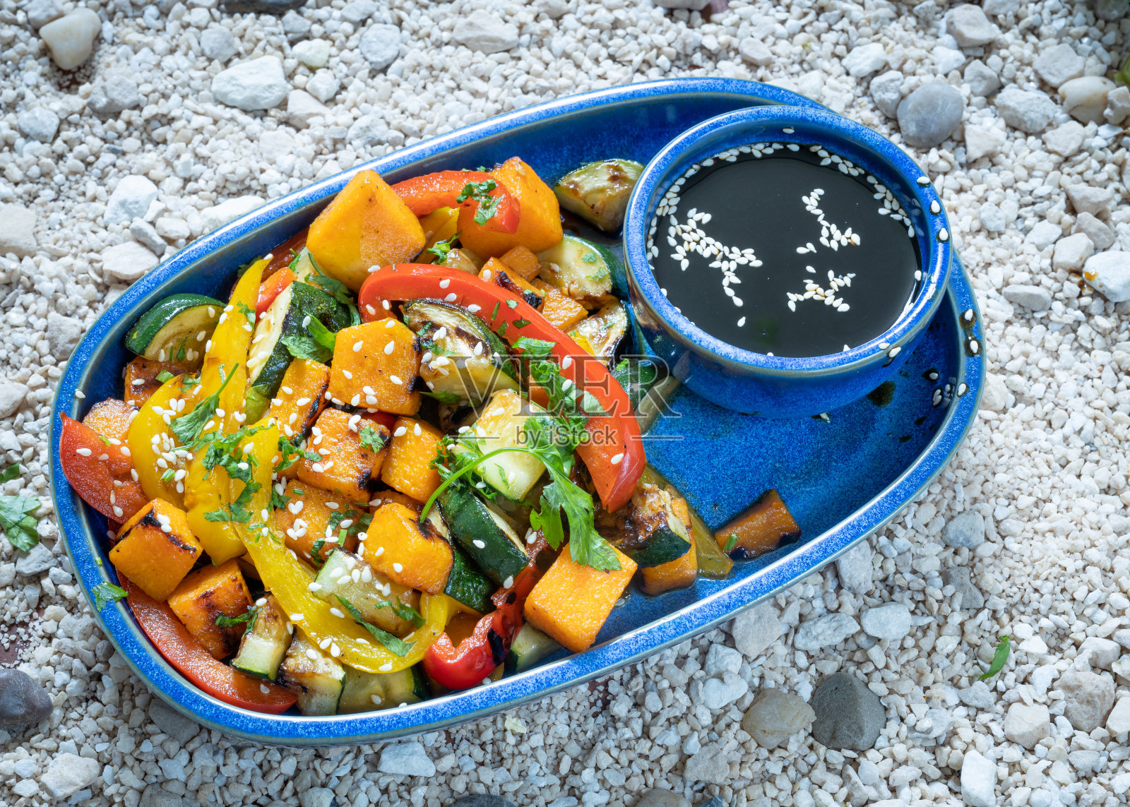 煮熟的蒸蔬菜健康饮食加勒比烹饪烧烤酱照片摄影图片