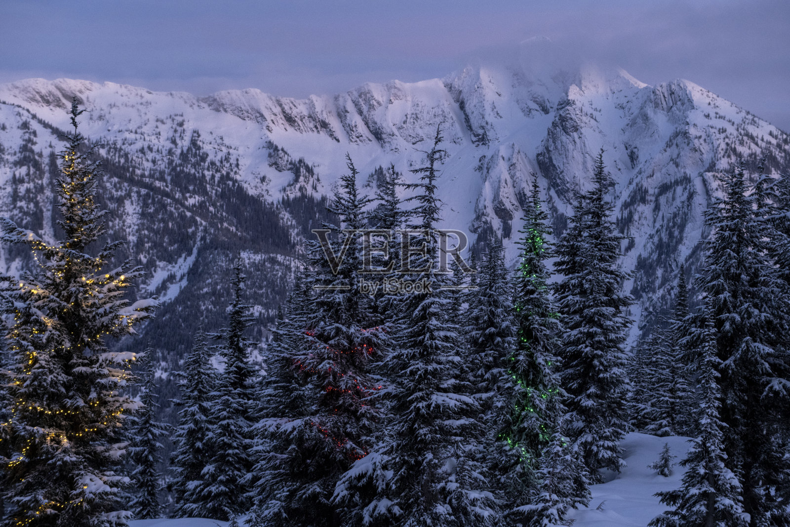 山区的圣诞节照片摄影图片