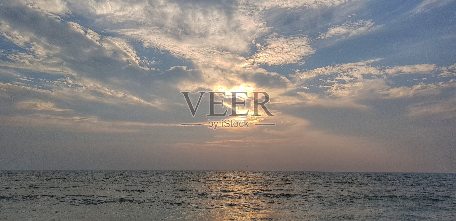 傍晚的天空和日落!照片摄影图片