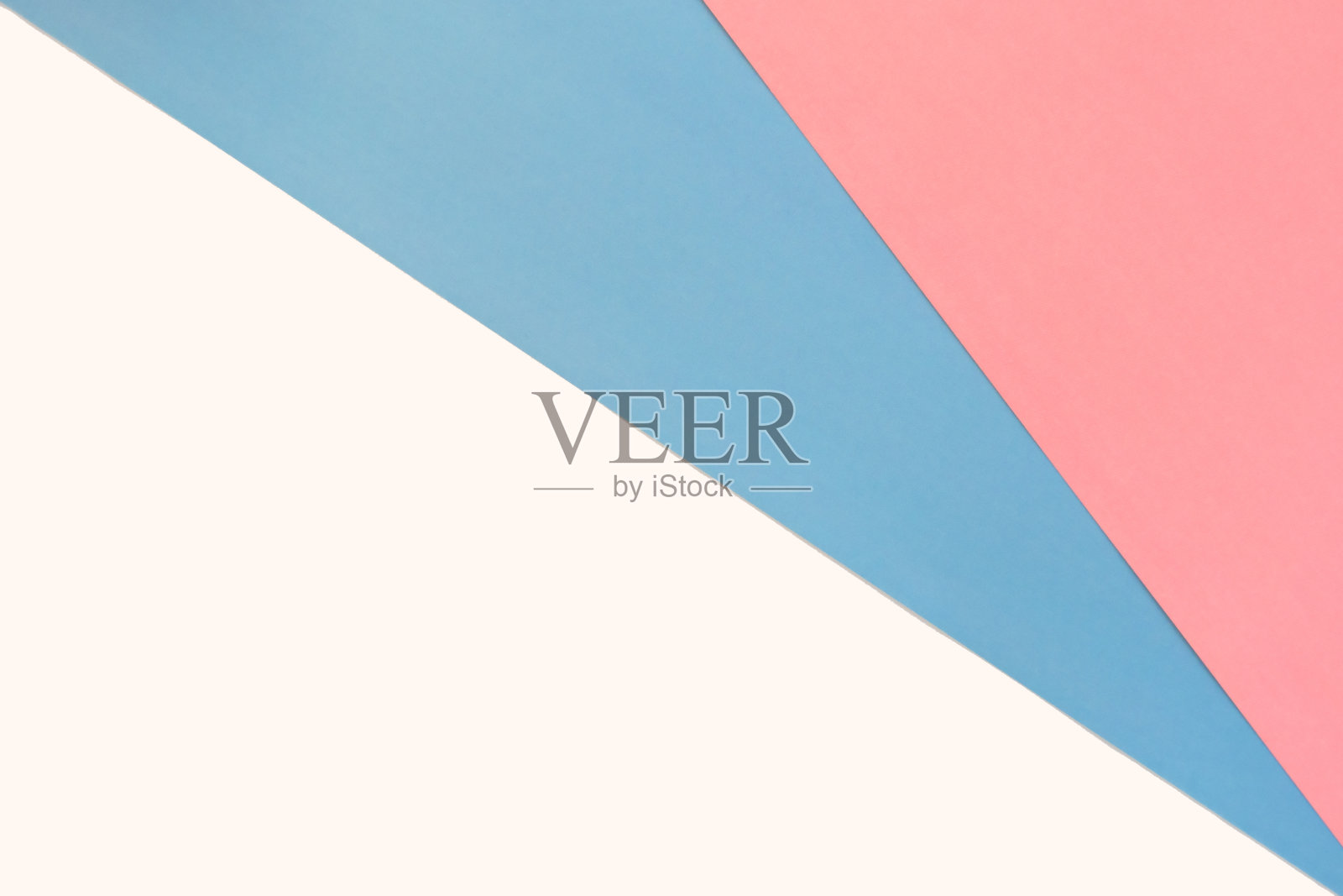 粉、蓝、白柔和的纸色。几何三色背景。照片摄影图片