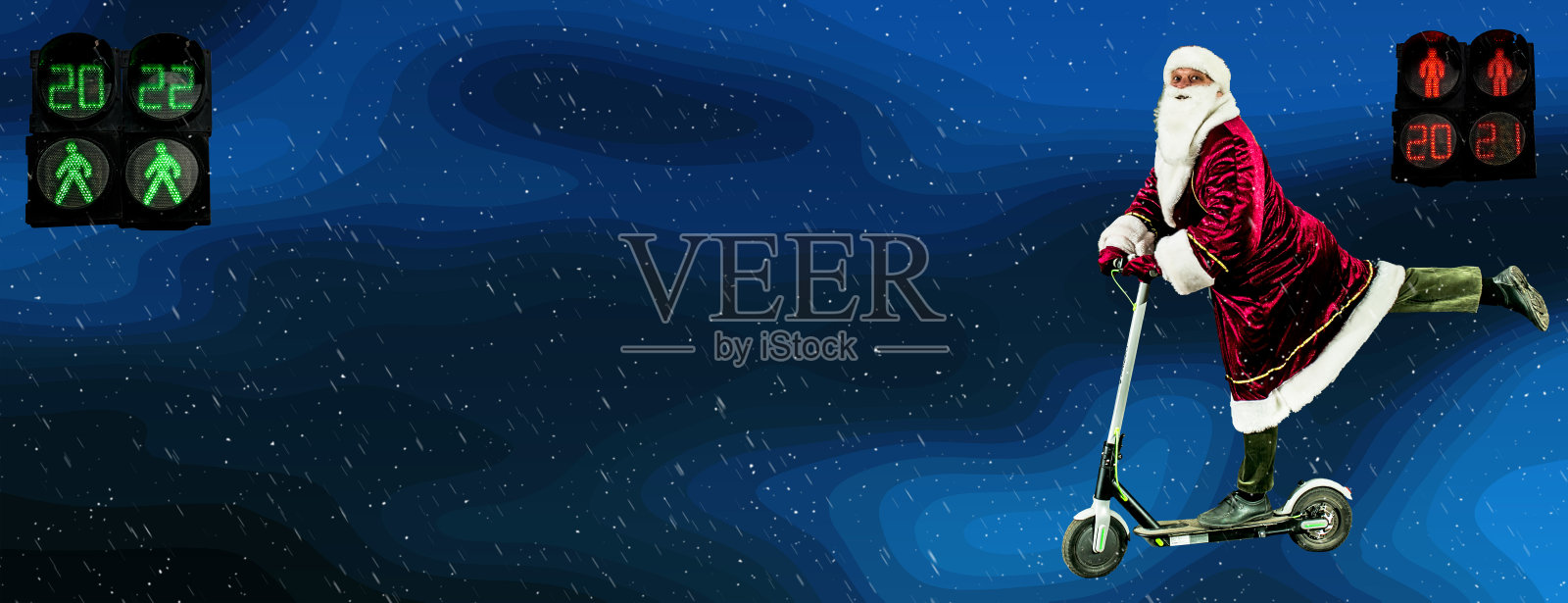 明信片与圣诞老人骑摩托车在一个下雪的背景。拼贴画。插画图片素材