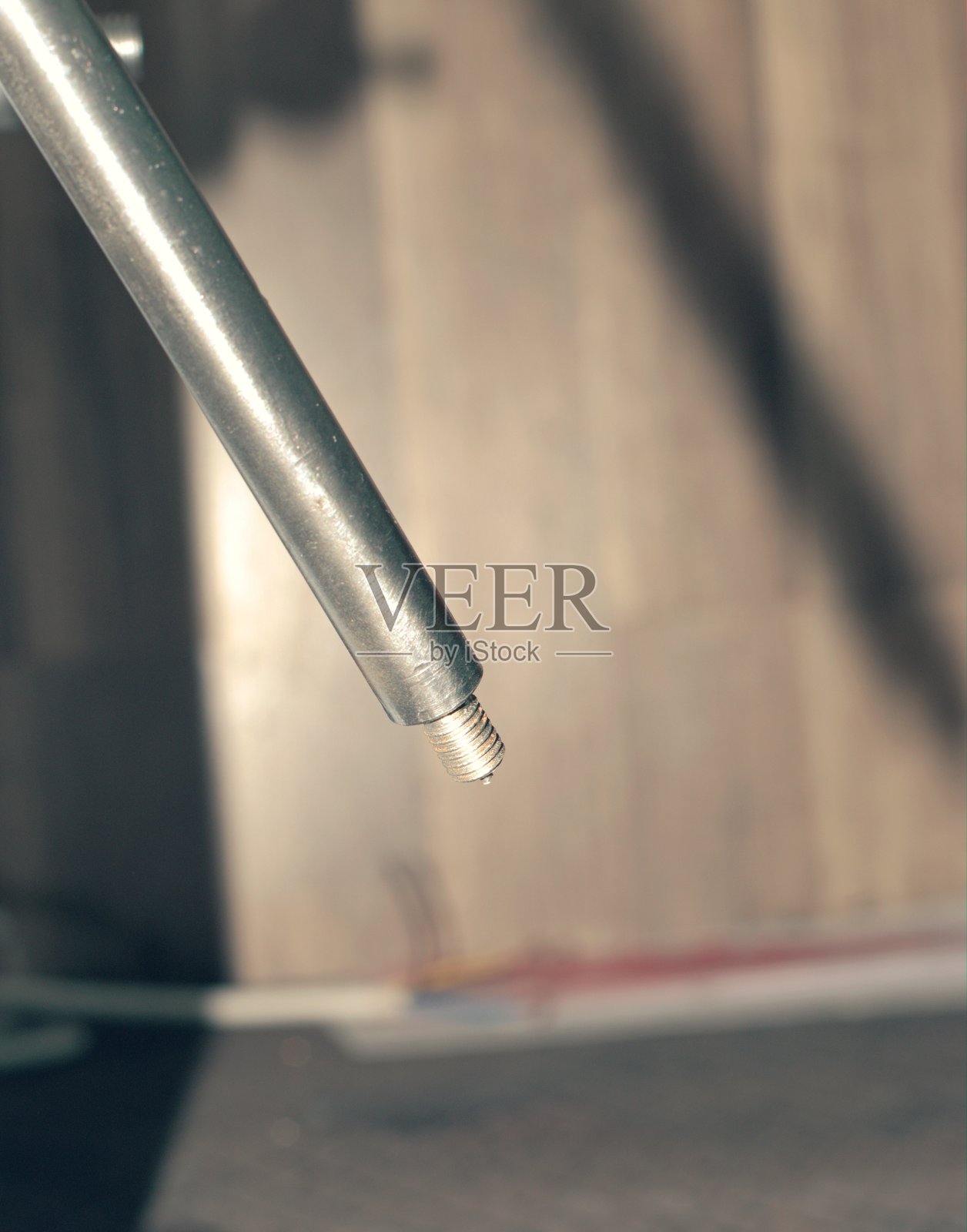 钻床柄上螺纹的闭合部分。照片摄影图片