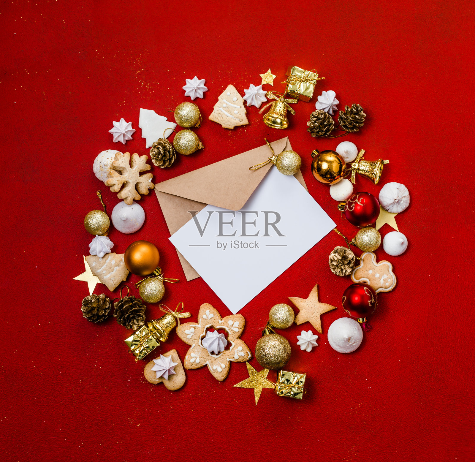 圣诞卡片与节日装饰和文本框架。圣诞贺卡，横幅。寒假主题。新年快乐。本空间照片摄影图片