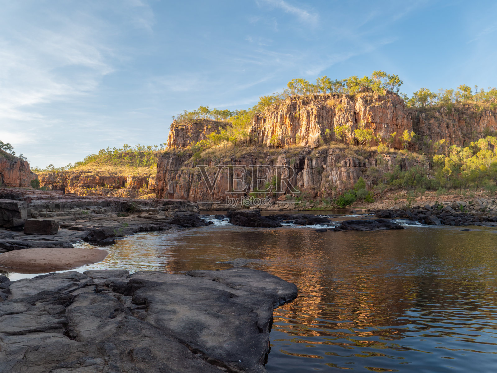 第一个峡谷急流的日出镜头在尼特米鲁克峡谷，也被称为凯瑟琳峡谷在尼特米鲁克国家公园照片摄影图片