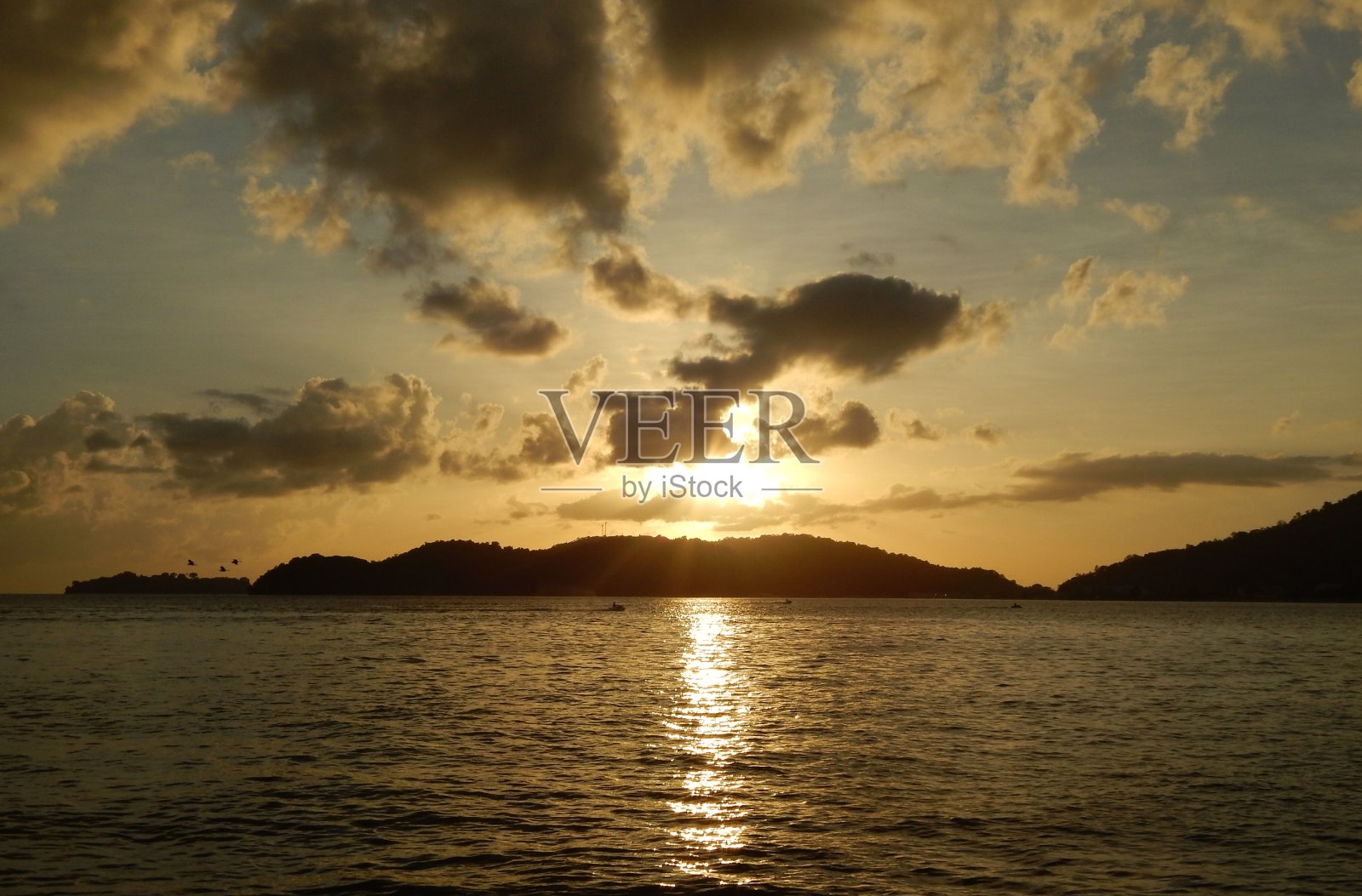 特立尼达查瓜拉马斯的日落照片摄影图片