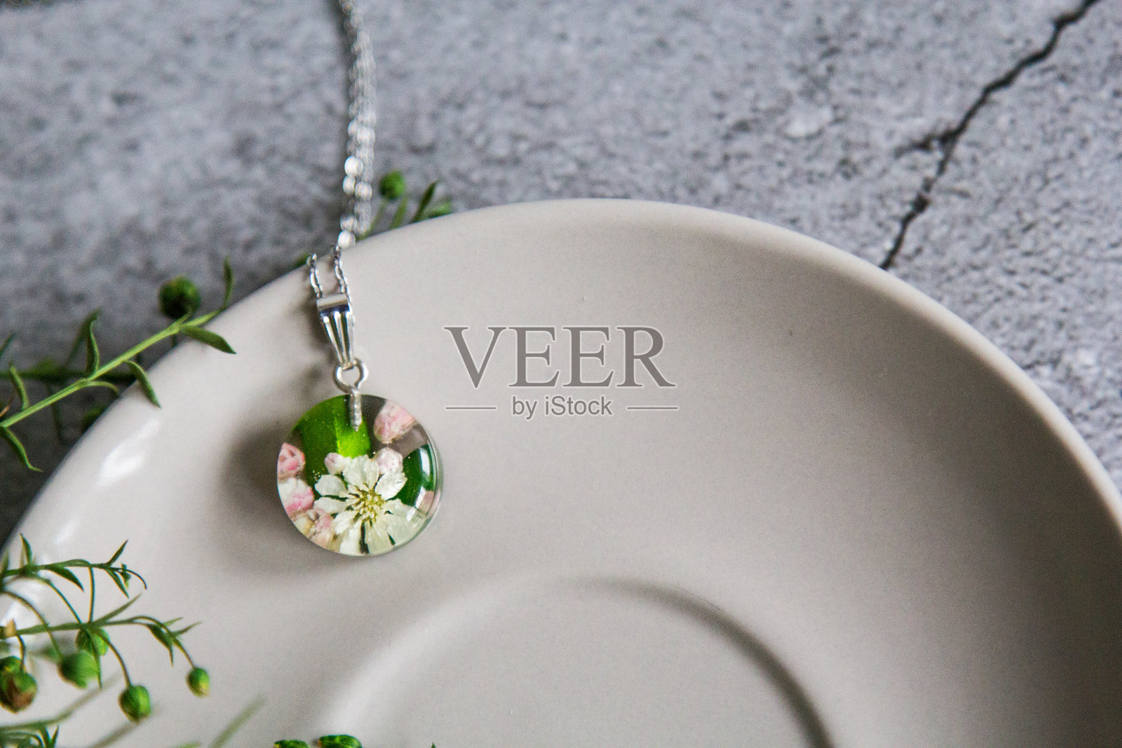 真花环氧树脂，珠宝照片摄影图片