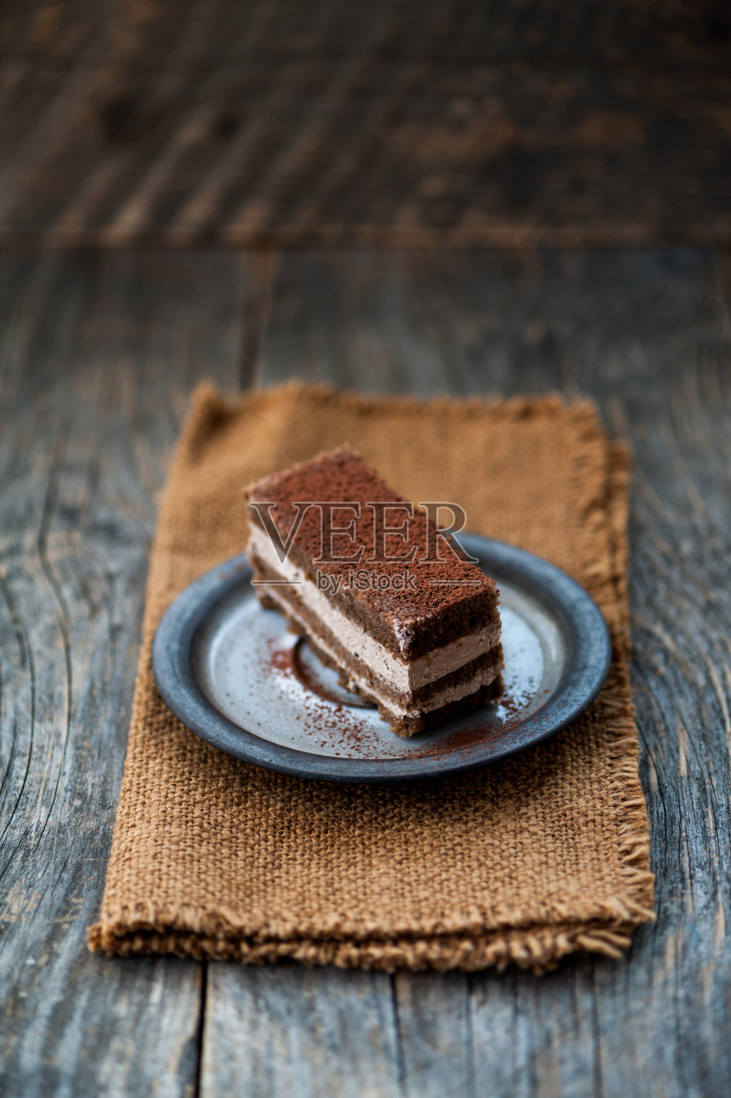 一块美味的自制巧克力蛋糕照片摄影图片