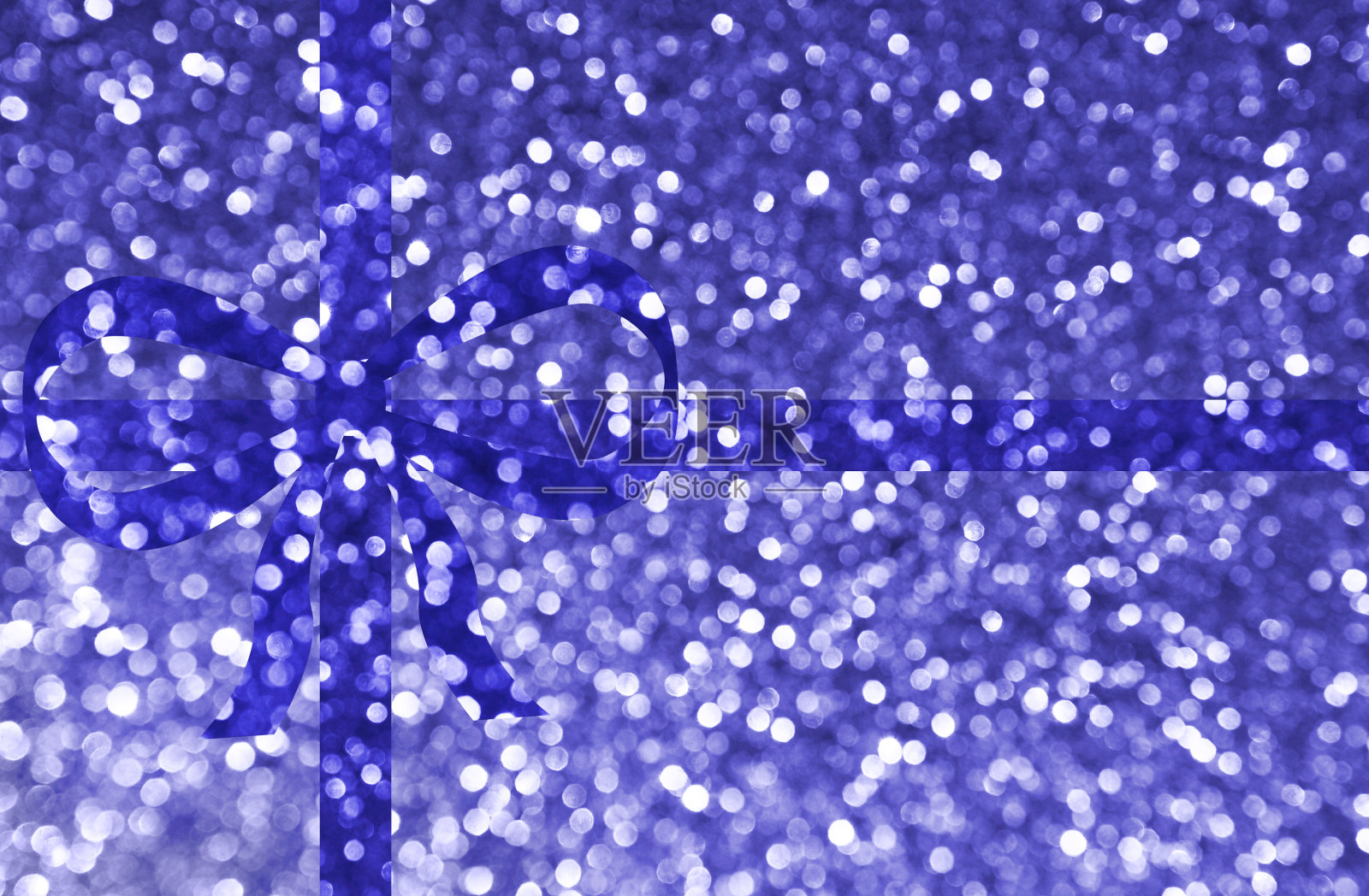 散焦背景在时髦的非常接近的颜色。闪光纸的模糊纹理。照片摄影图片