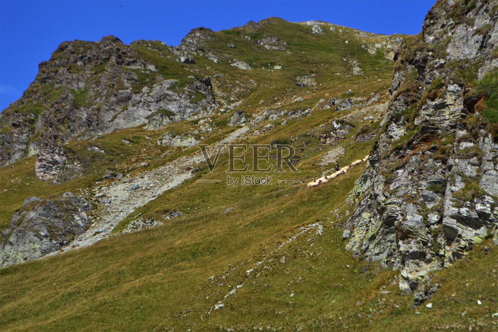 巴郎山脉上不同岩石的浮雕照片摄影图片