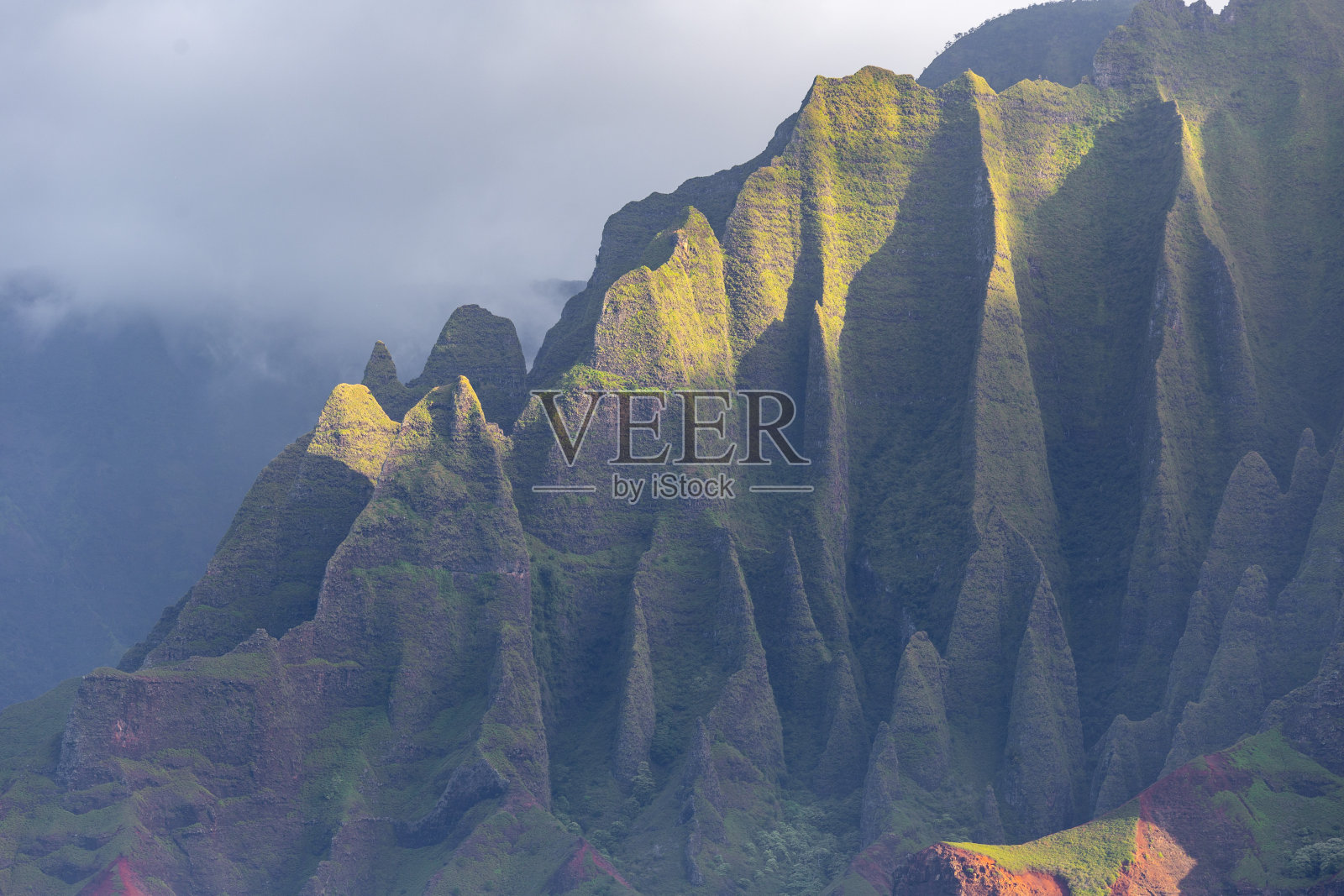 野生和戏剧性的纳帕里海岸，考艾岛照片摄影图片