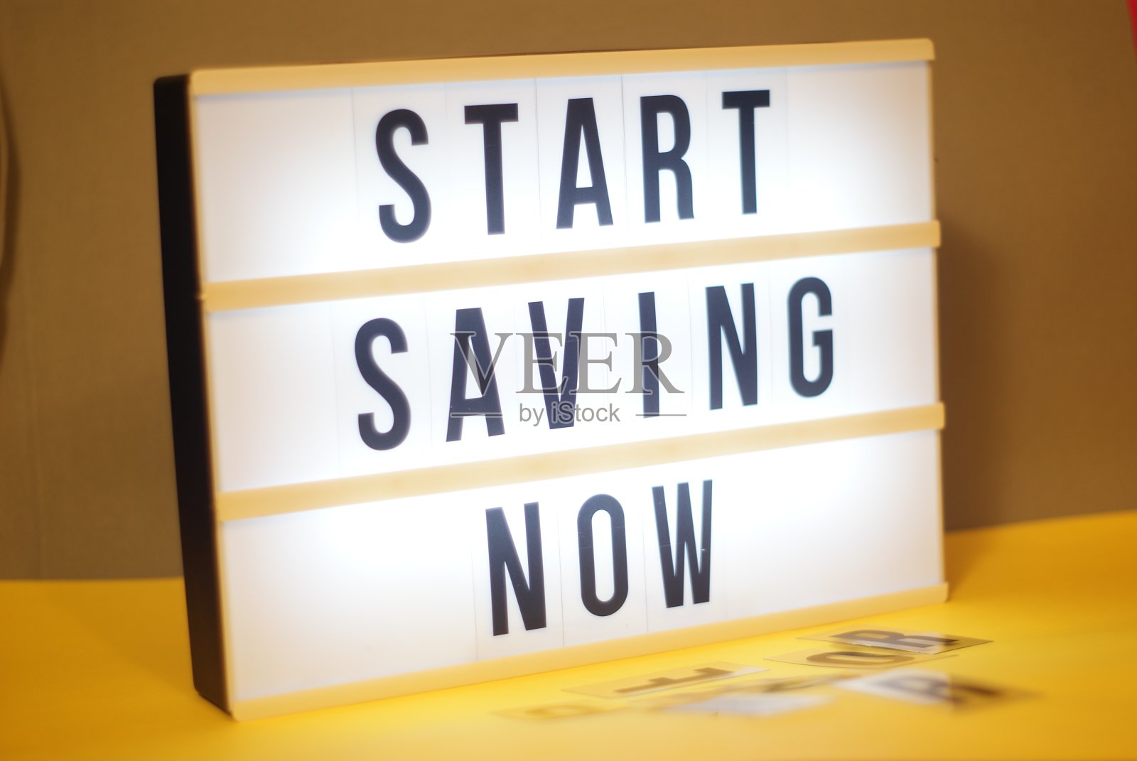 现在开始存钱照片摄影图片