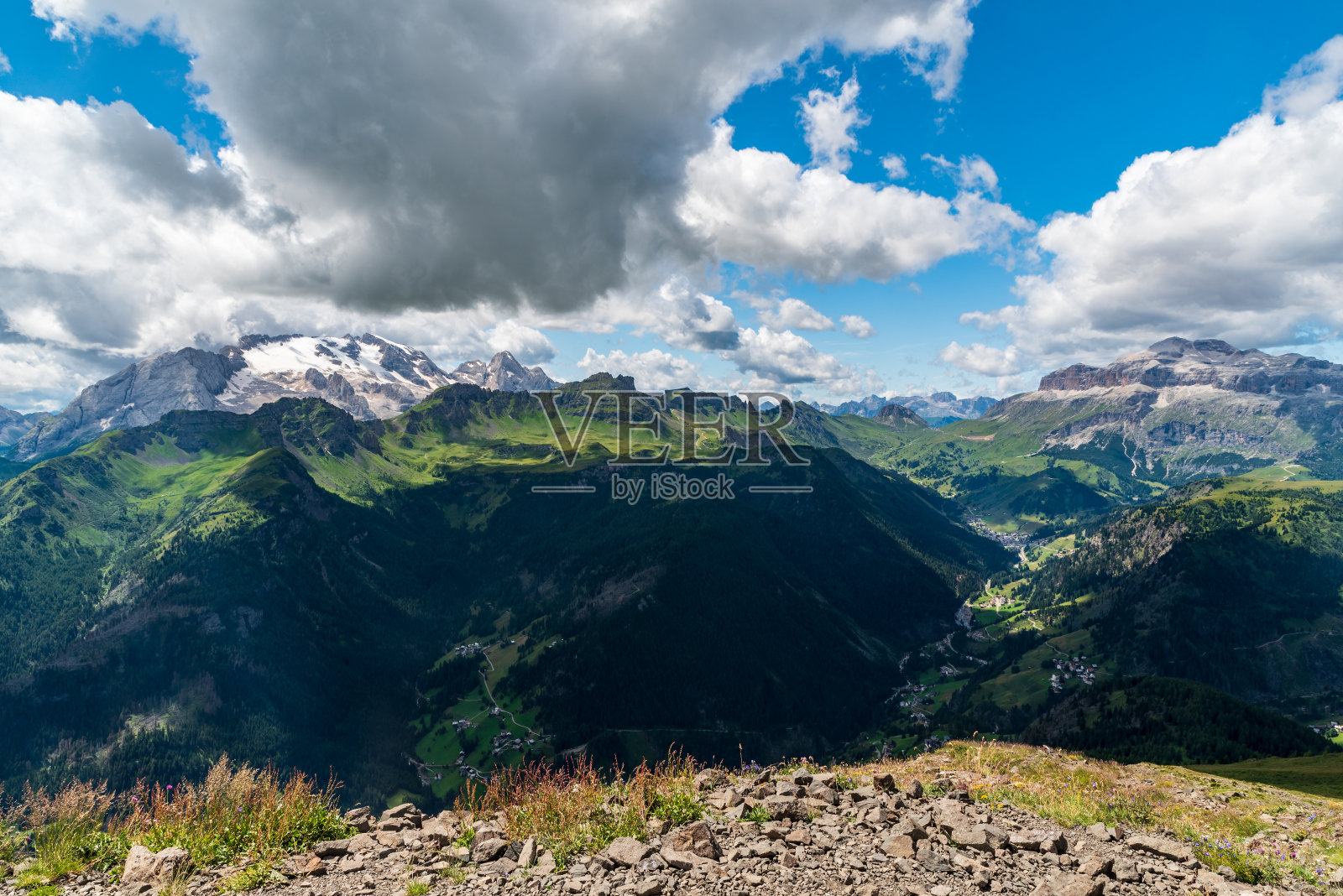 Marmolada, Sella和Padon山脊从蒙特Siief山顶在意大利白云石山脉照片摄影图片