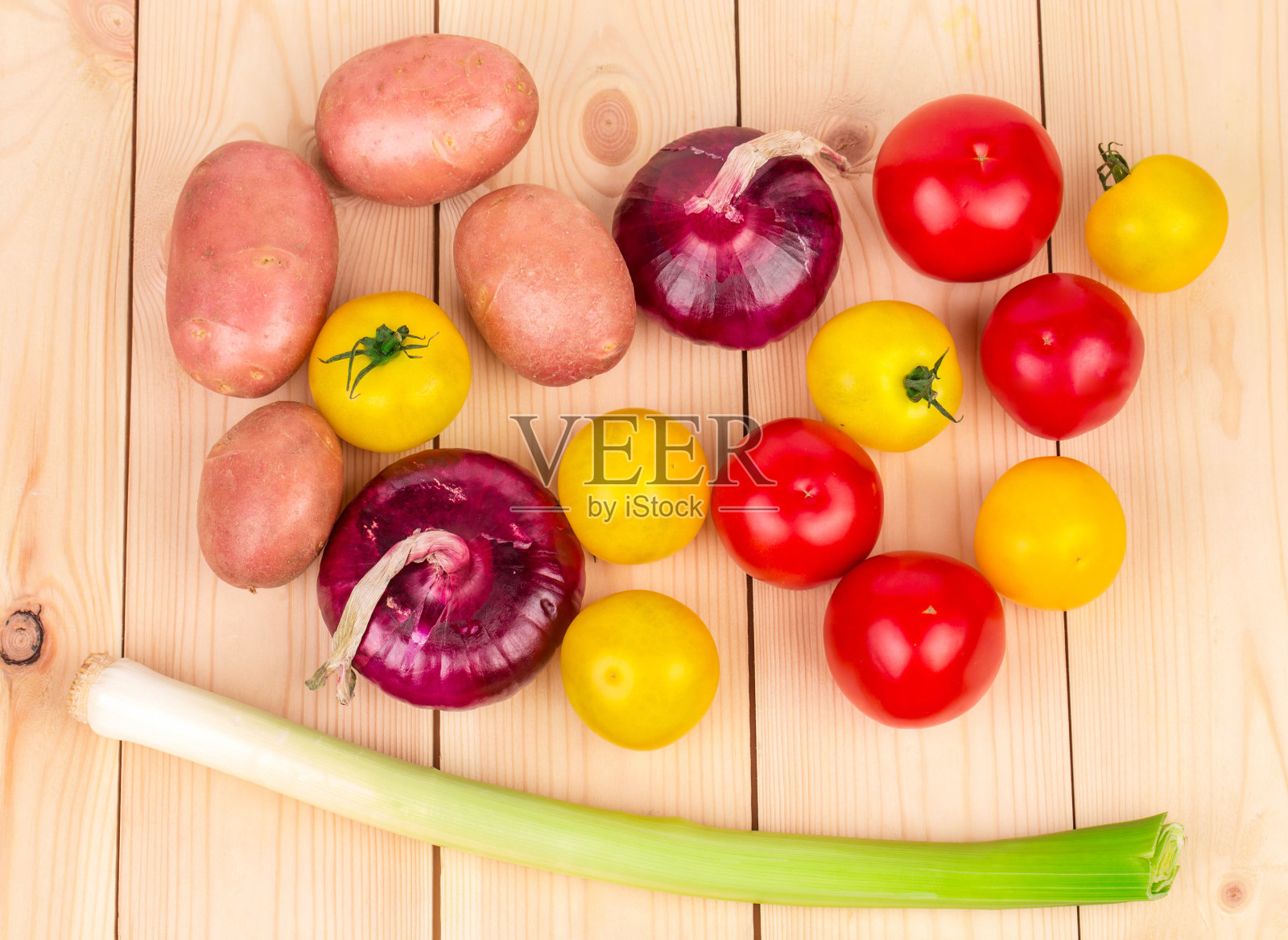 静物与各种成熟的蔬菜。照片摄影图片