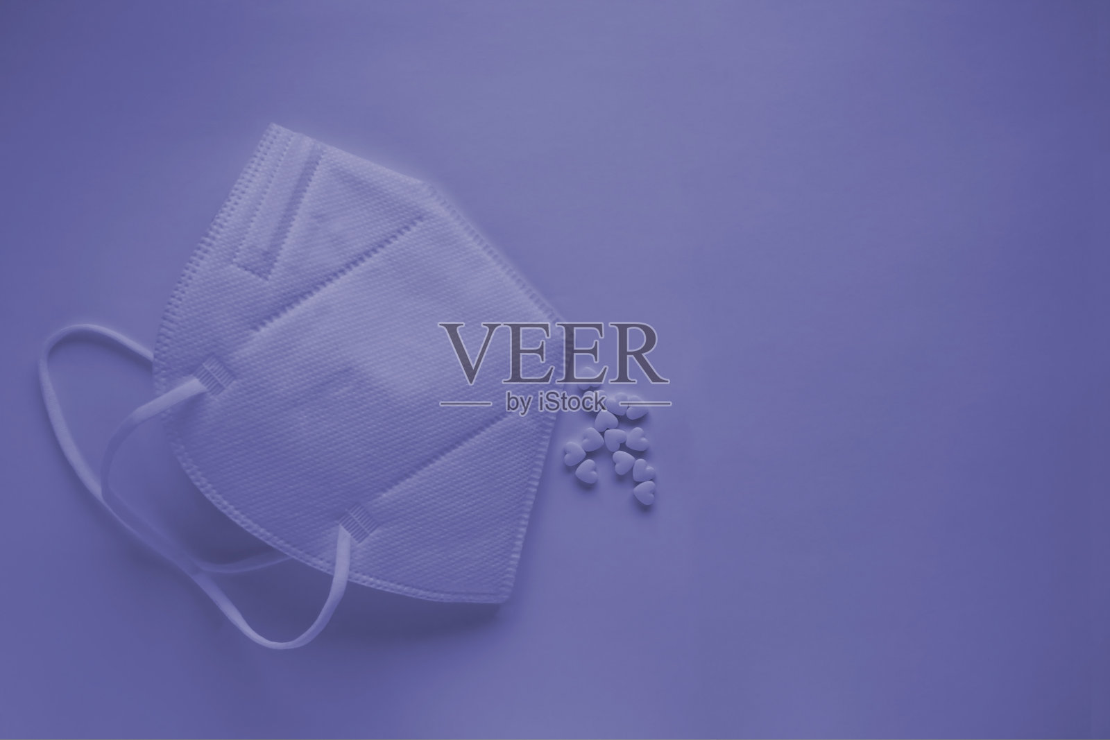 紫底医用防护口罩，预防冠状病毒，病毒防护因子照片摄影图片