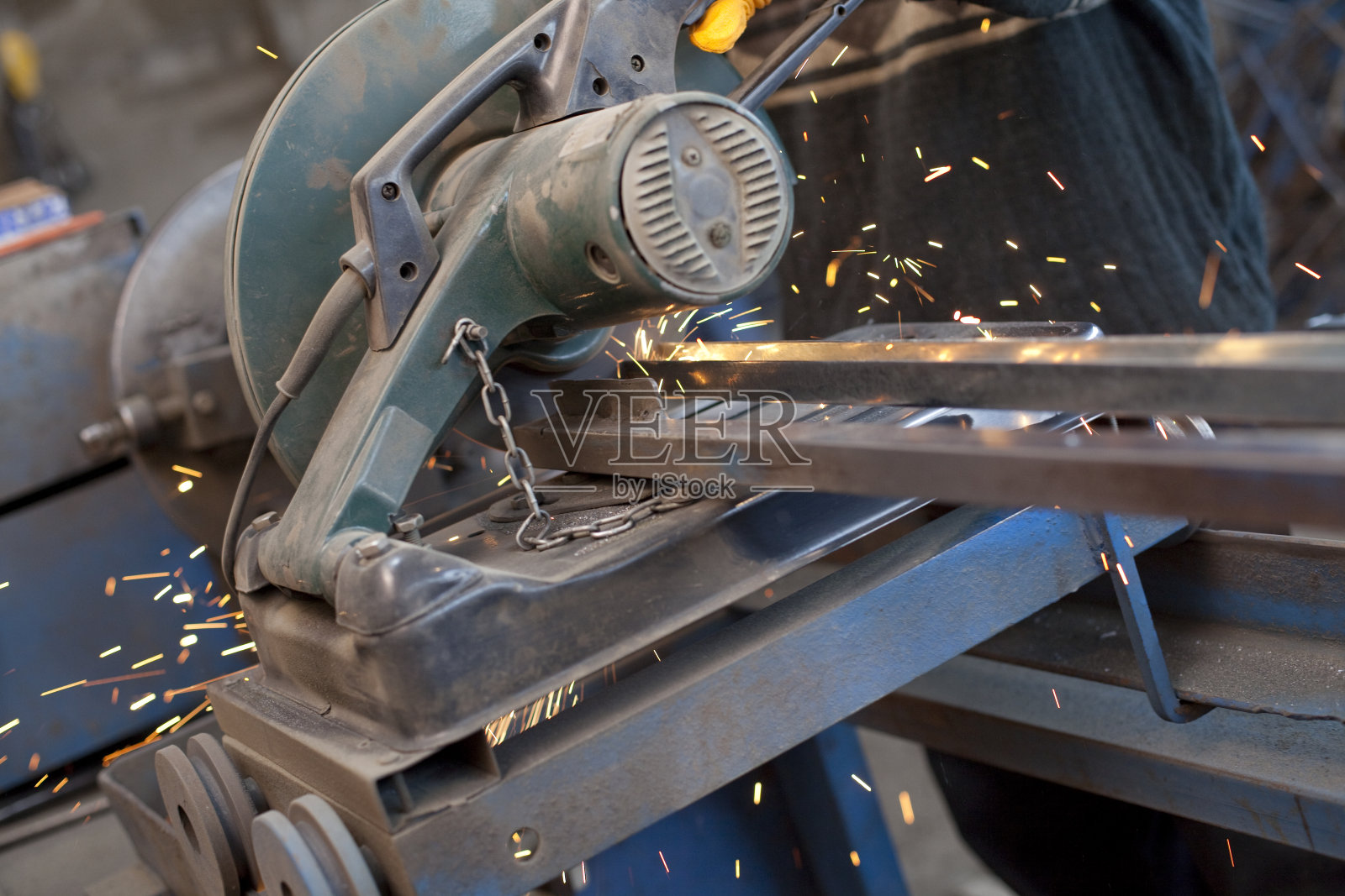 制造厂的机加工设备照片摄影图片