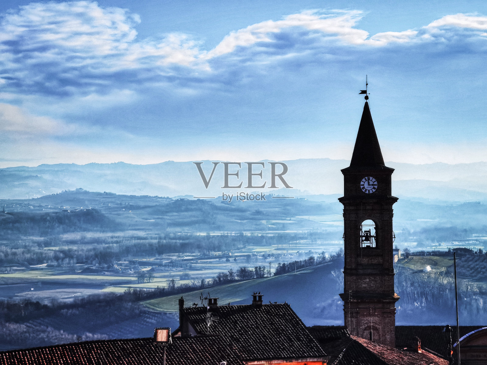 位于皮埃蒙特主广场的戈文教堂照片摄影图片