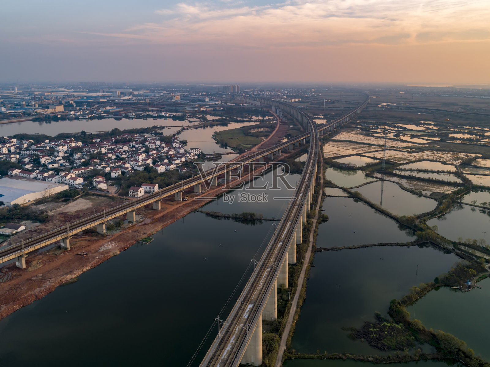 铁路高架桥照片摄影图片