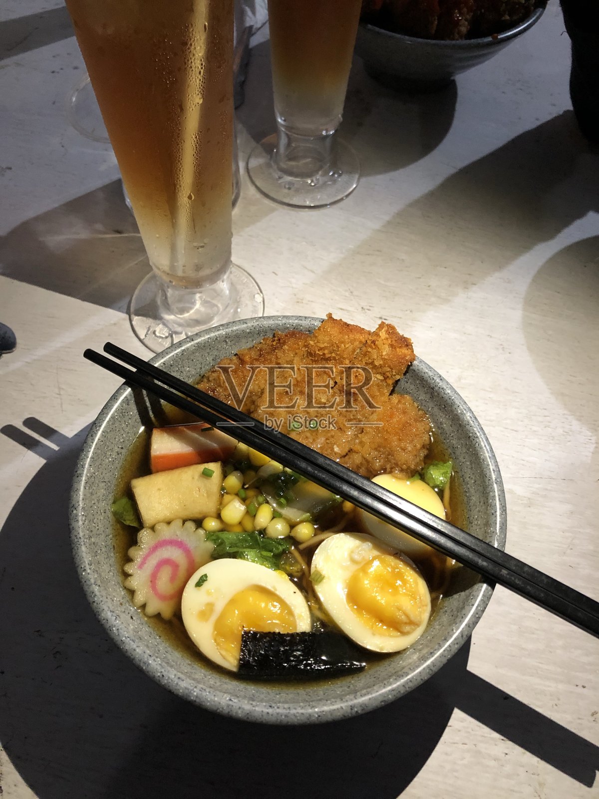 印尼的鸡肉拉面照片摄影图片