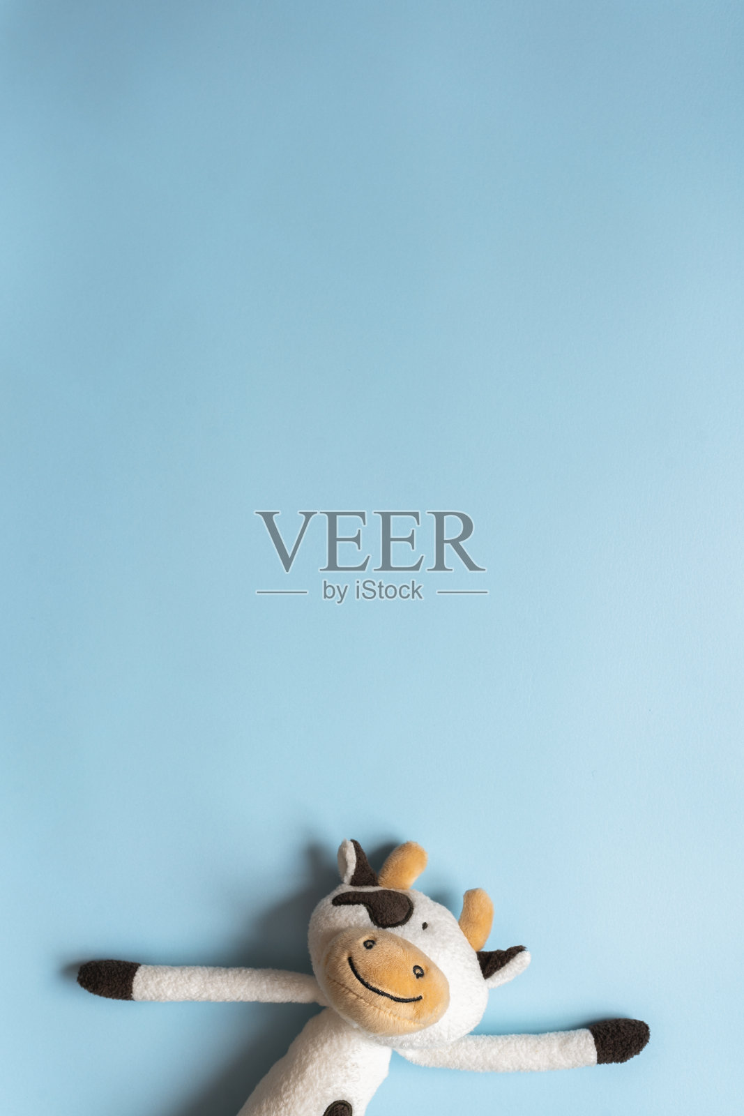 玩具在蓝色背景特写照片摄影图片