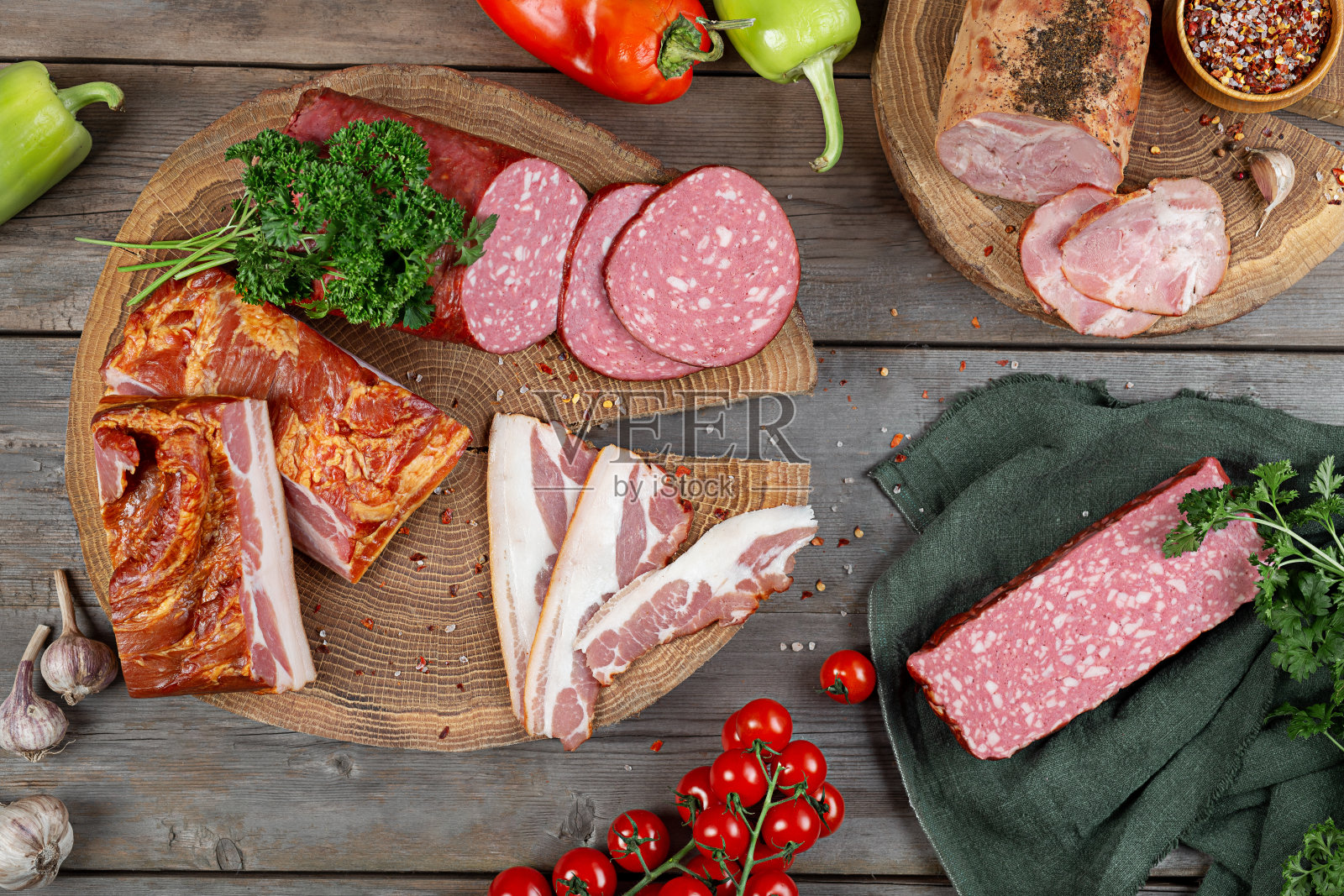 熏肉香肠照片摄影图片