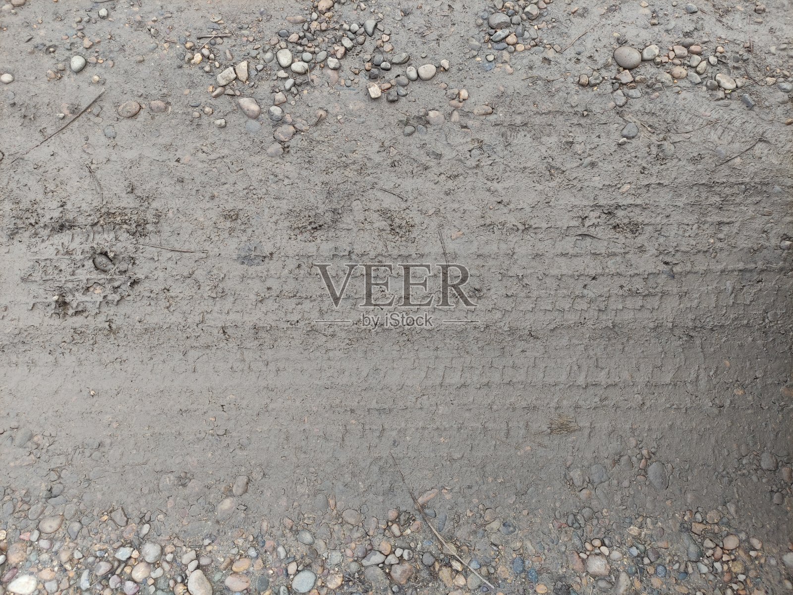 农村道路上农业机械的痕迹照片摄影图片