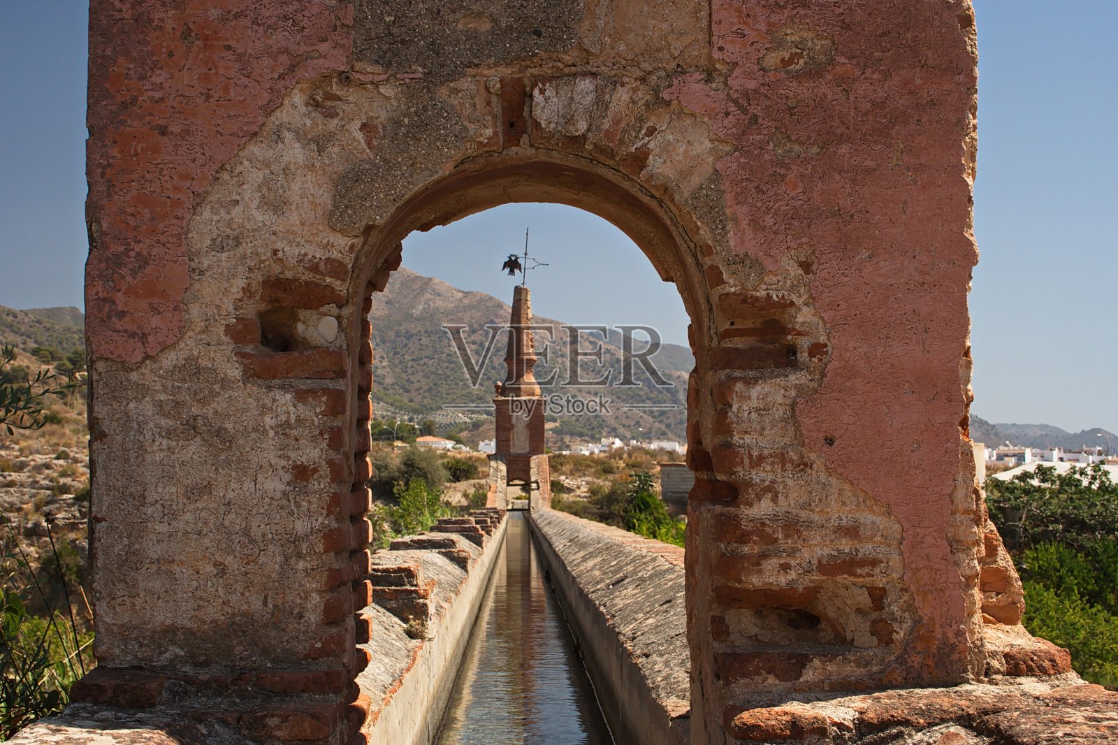 欧洲西班牙安达卢西亚内尔加的鹰形渡槽照片摄影图片
