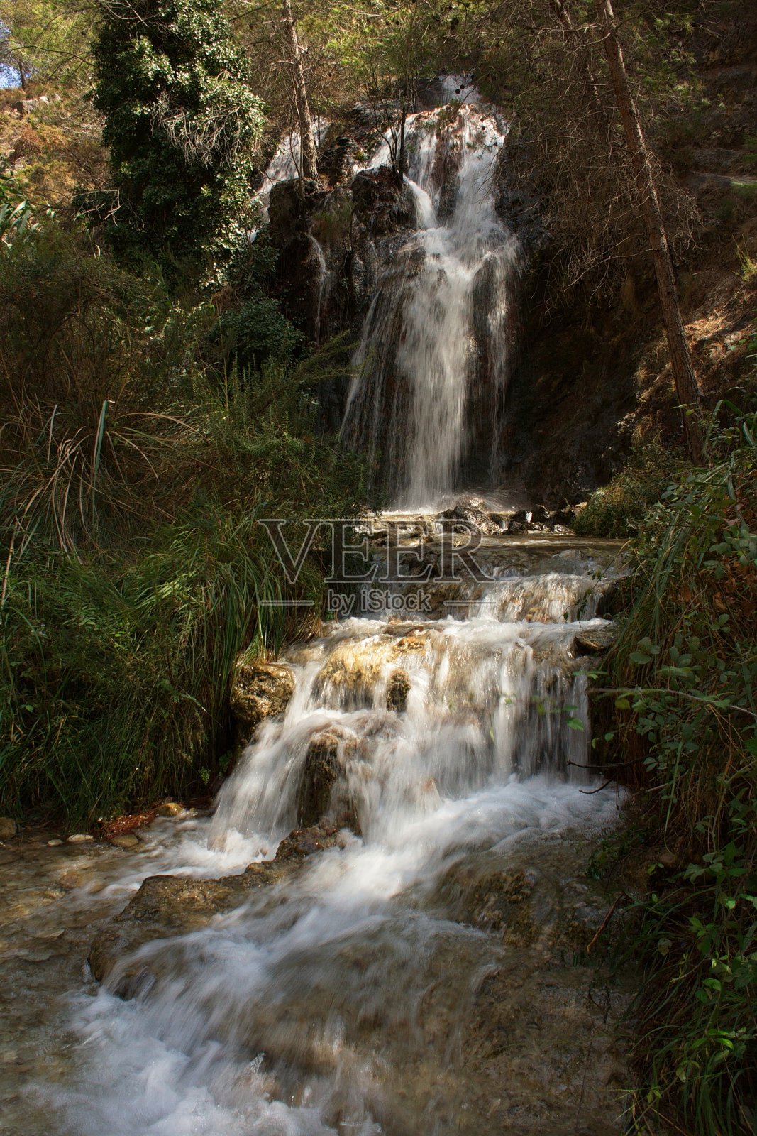 欧洲西班牙安达卢西亚的里约热内卢Chillar徒步小道上的瀑布照片摄影图片