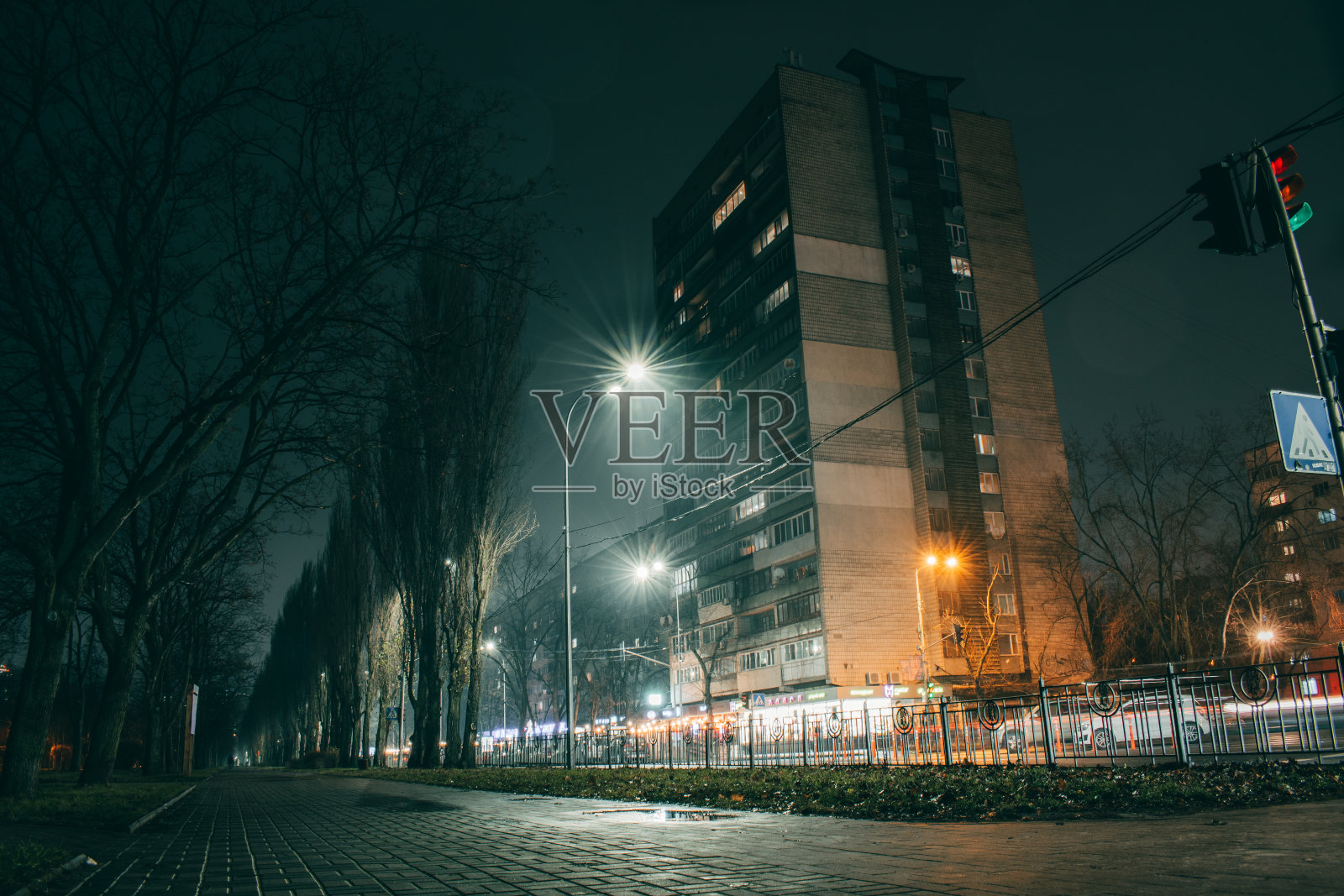 鲁萨诺夫卡夜间照片，曝光照片，基辅，2021年12月14日照片摄影图片