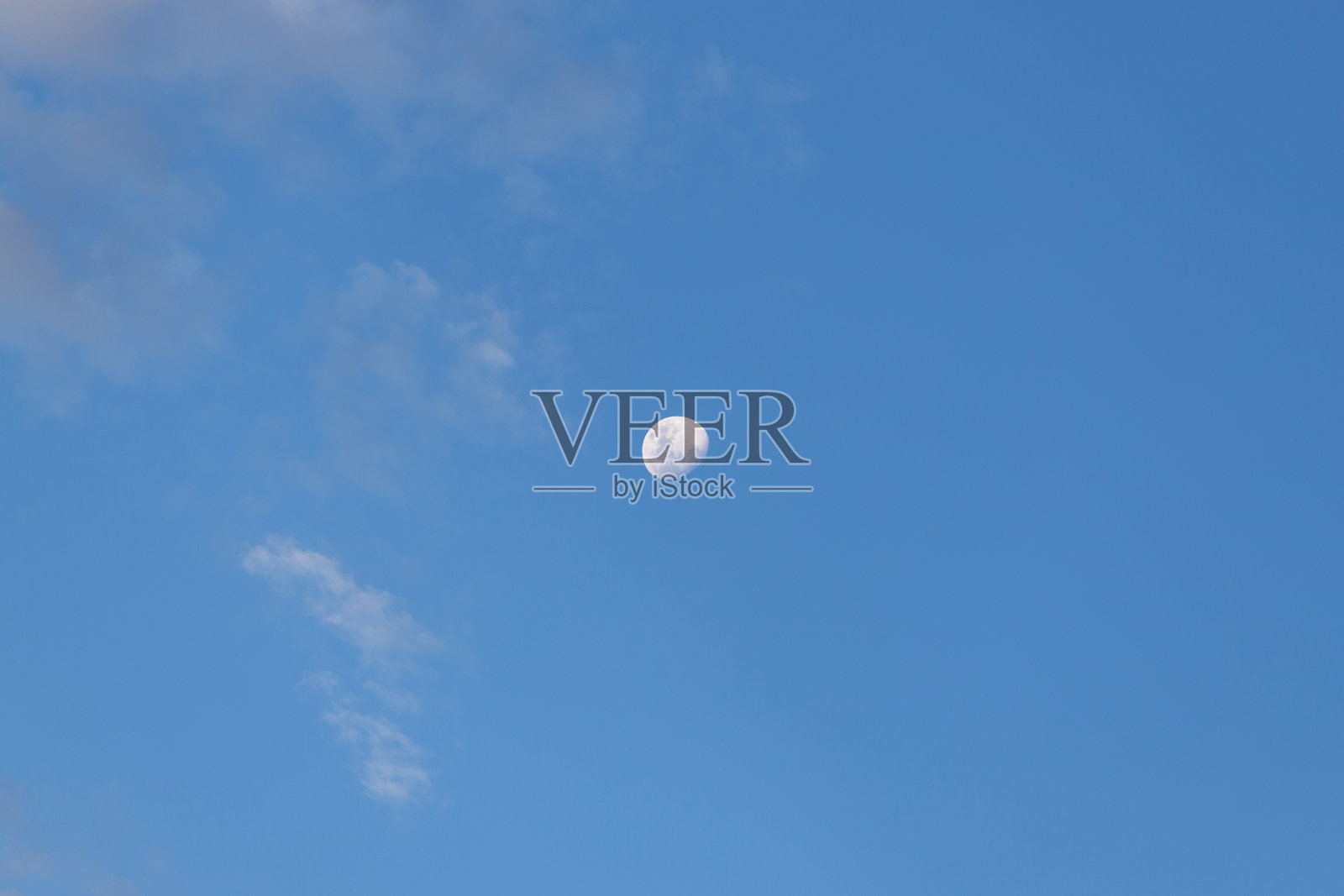 减弱凸月照片摄影图片