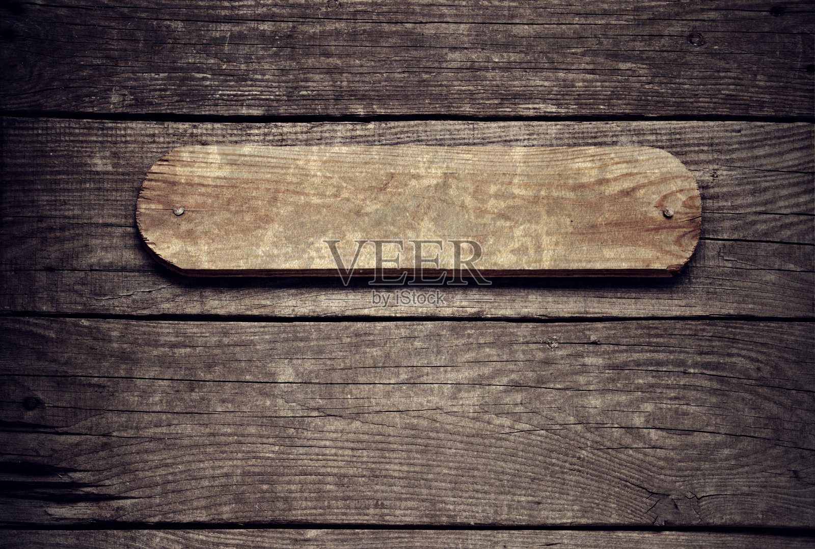 空板木标签注在旧木背景上照片摄影图片