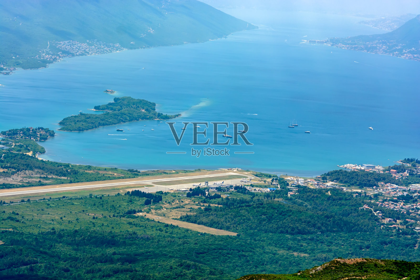 从上面看Tivat机场照片摄影图片