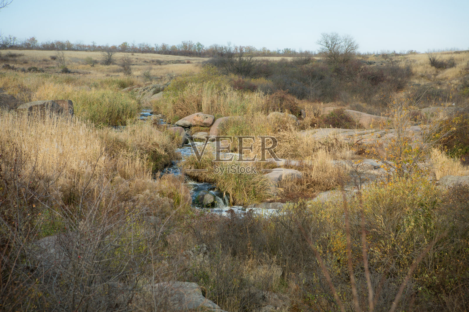 乌克兰托科夫斯基瀑布潺潺的水流。这是世界上唯一的草原瀑布照片摄影图片