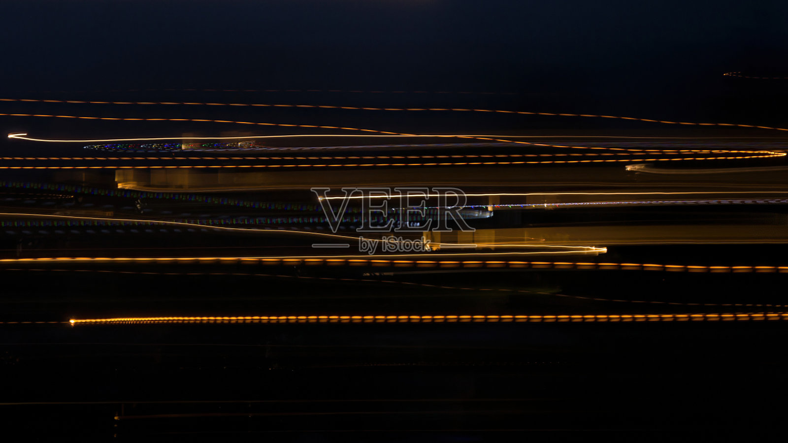 夜空中彩色的条纹照片摄影图片