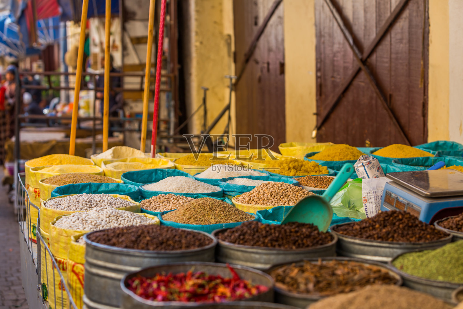 咖啡豆和香料从摩洛哥市场在麦地那的费斯照片摄影图片