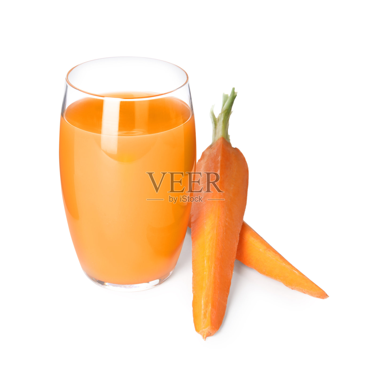 新鲜的胡萝卜汁在白色的背景上照片摄影图片