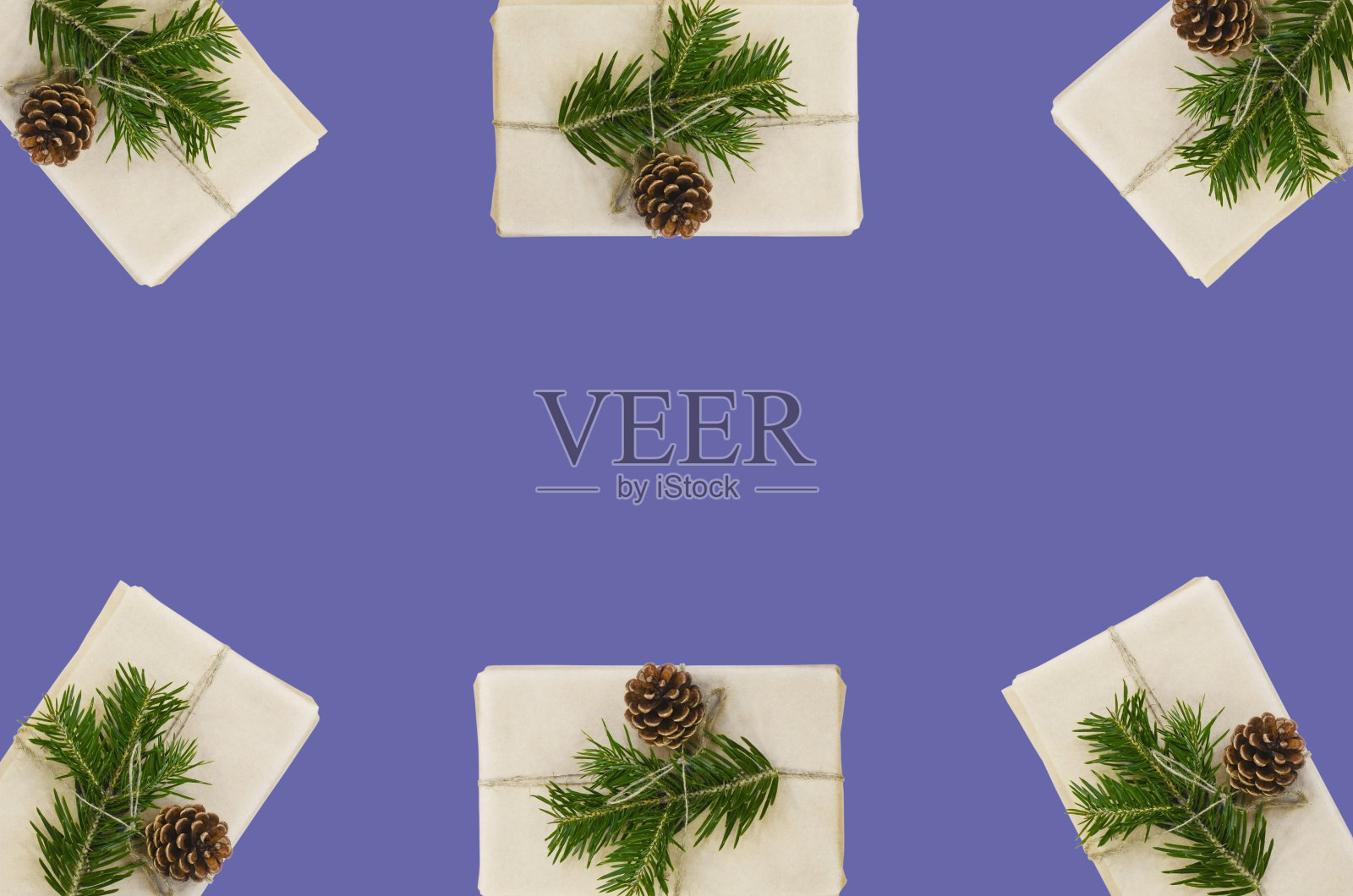 生态友好的圣诞礼物在工艺纸包装，可重复使用的概念，自然的装饰和可持续的生活方式没有人，无缝图案在2022年非常peri颜色照片摄影图片