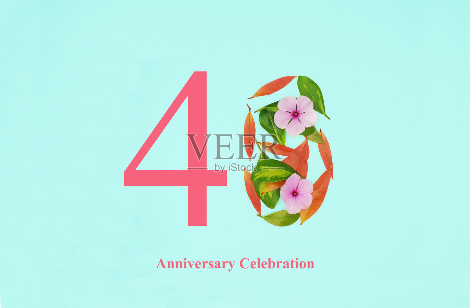 带有花卉和树叶的浅蓝色背景40周年纪念卡片照片摄影图片