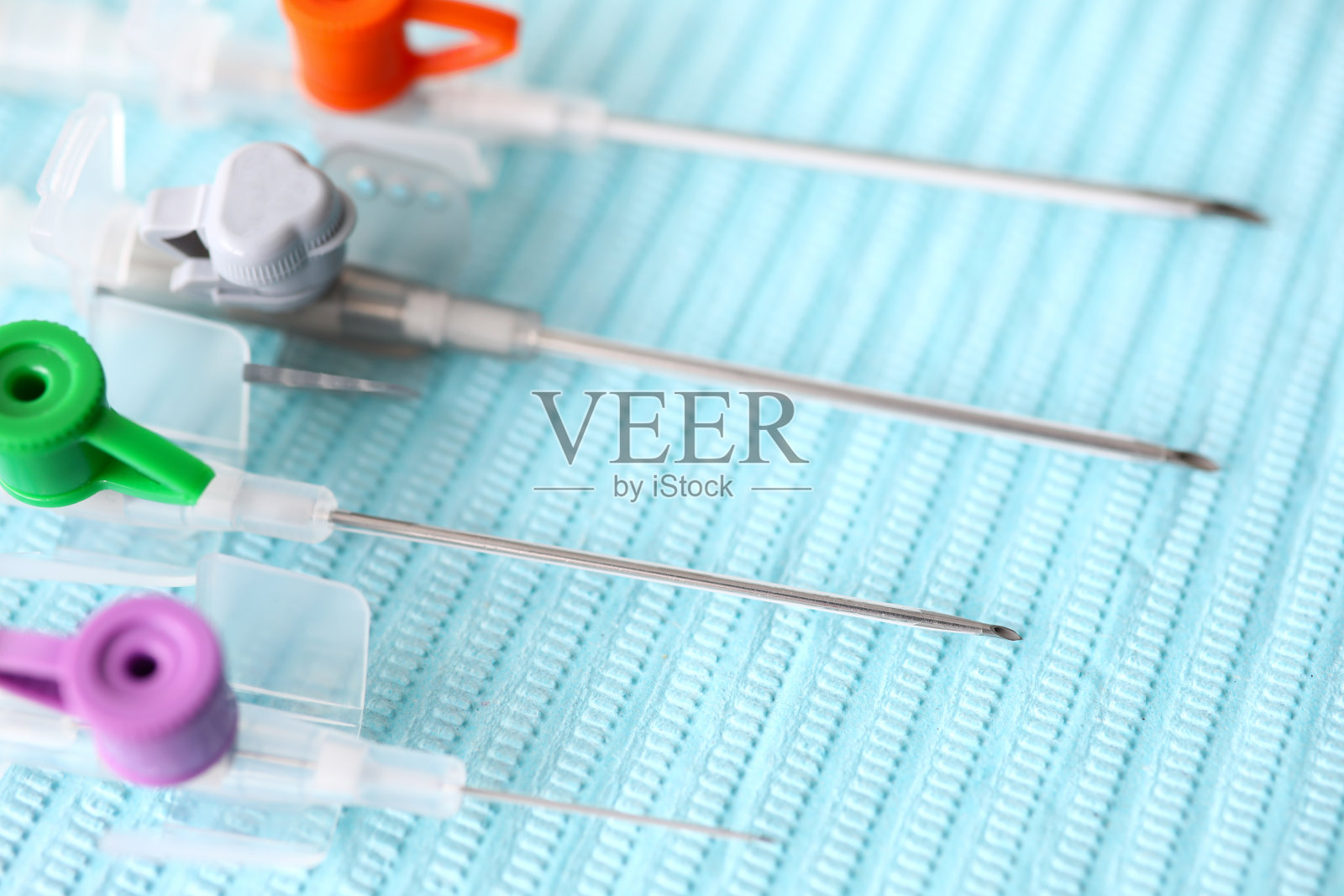 近距离设置的现代医用静脉导管照片摄影图片