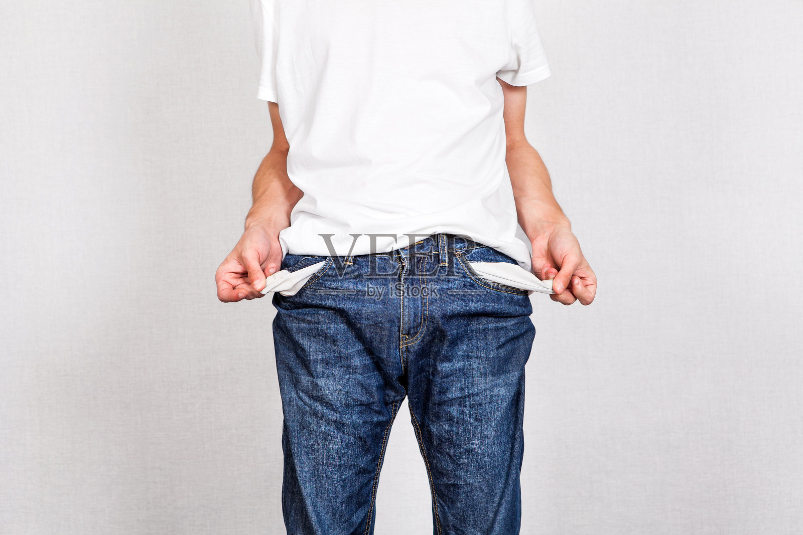 口袋空空的人照片摄影图片