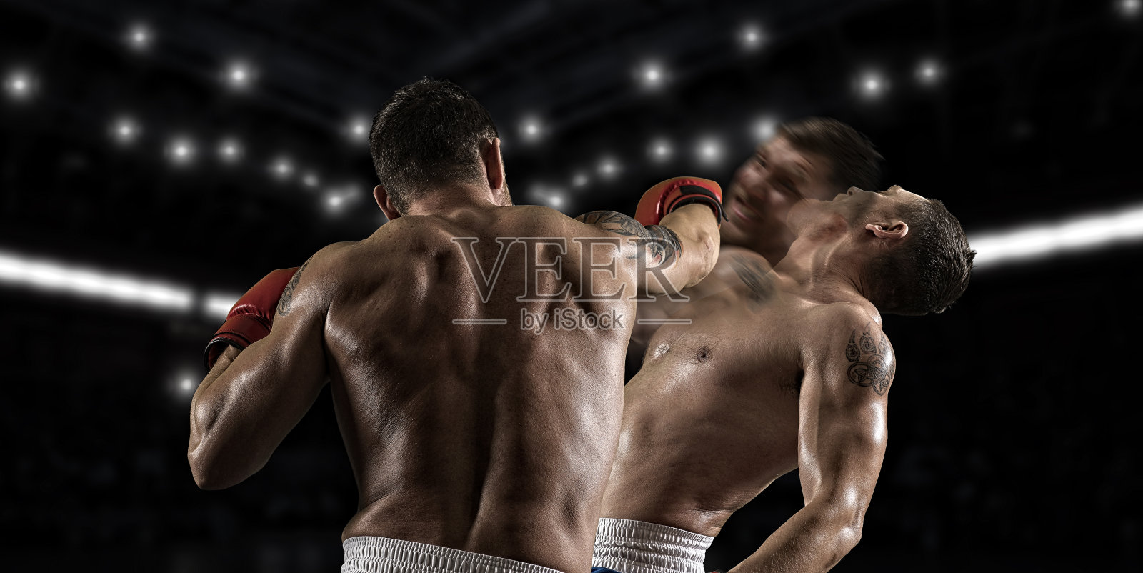 烟雾背景下的专业比赛用盒子照片摄影图片