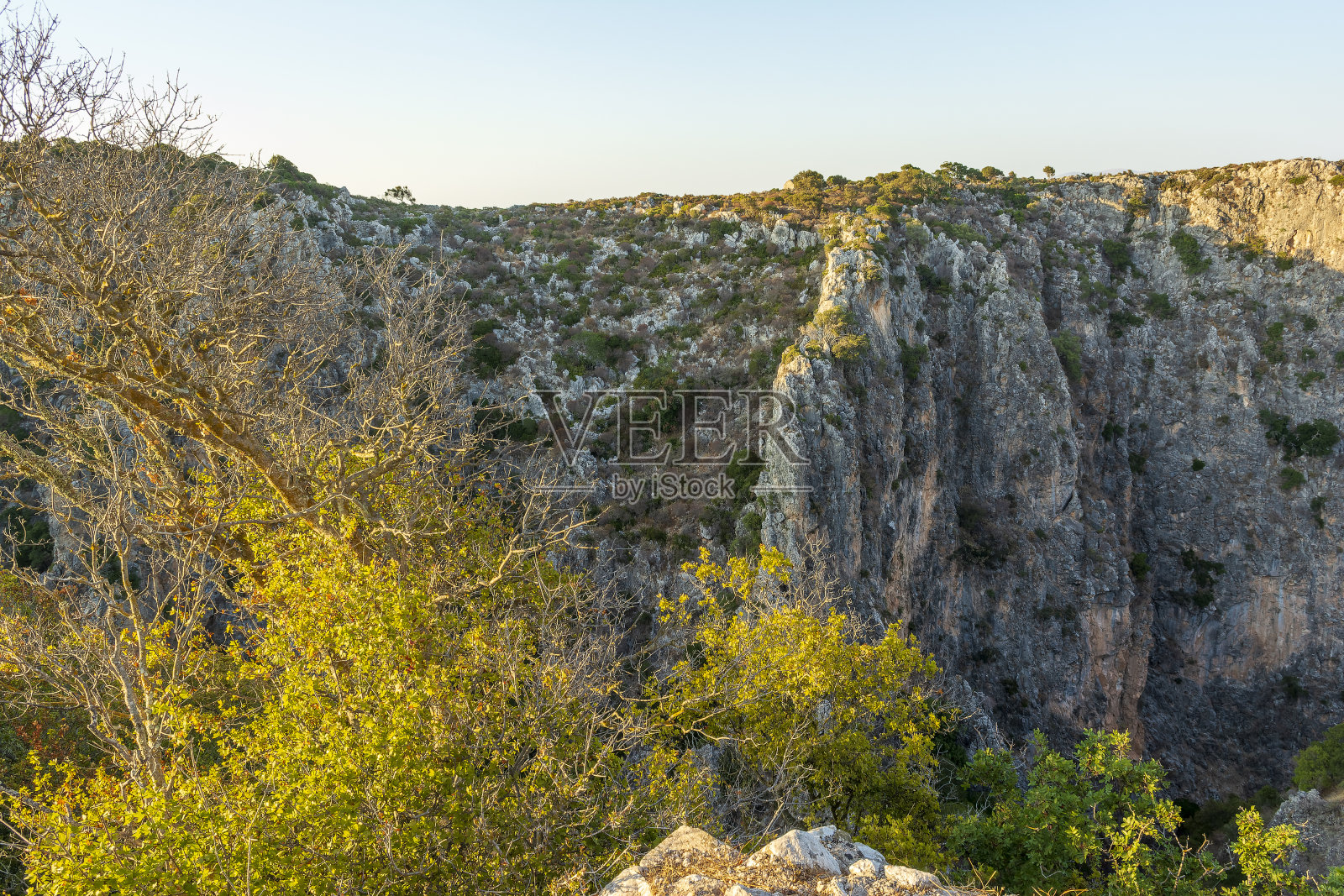 希腊基thira岛Palaiochora威尼斯城堡的山景照片摄影图片