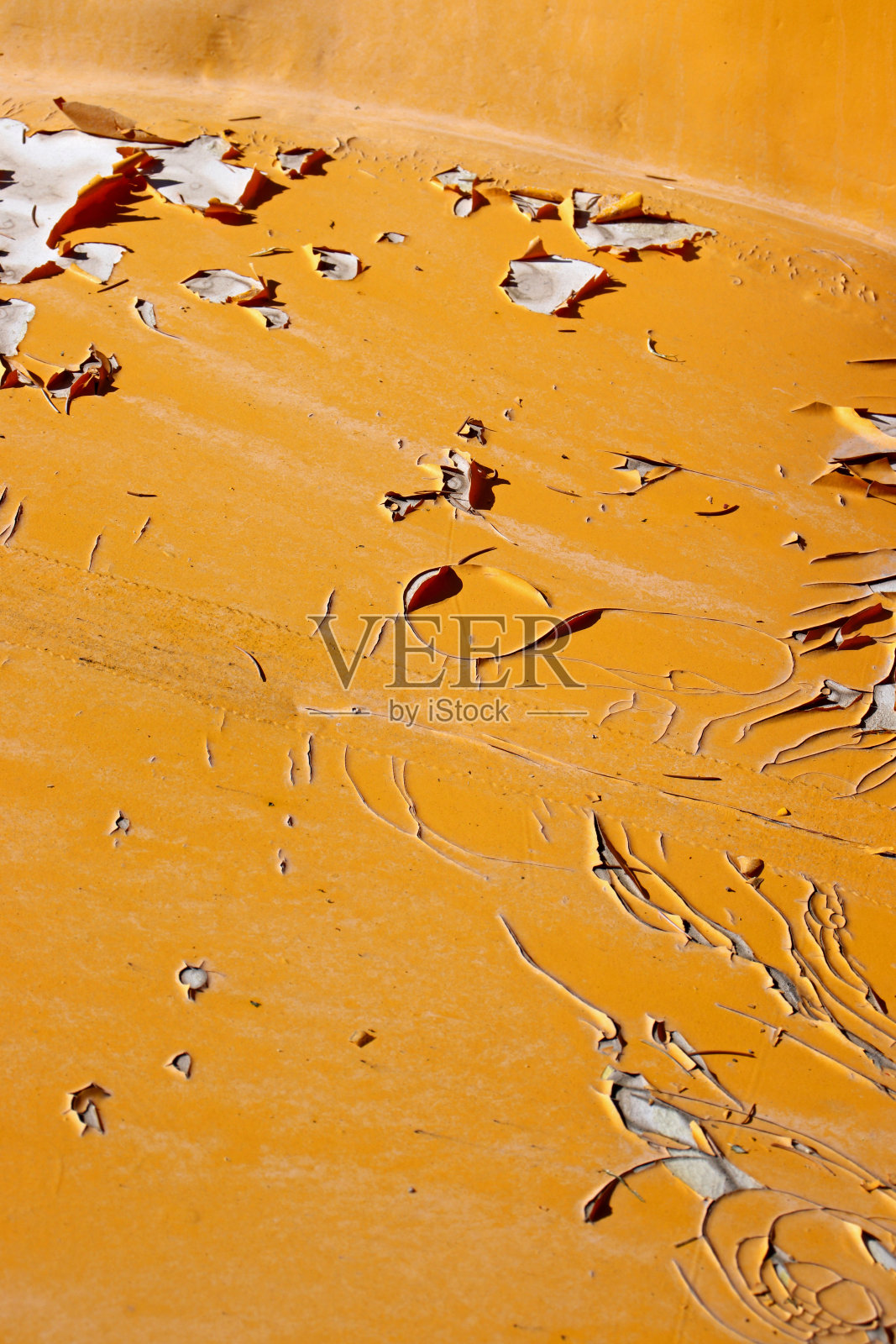 背景有黄色油漆剥落照片摄影图片