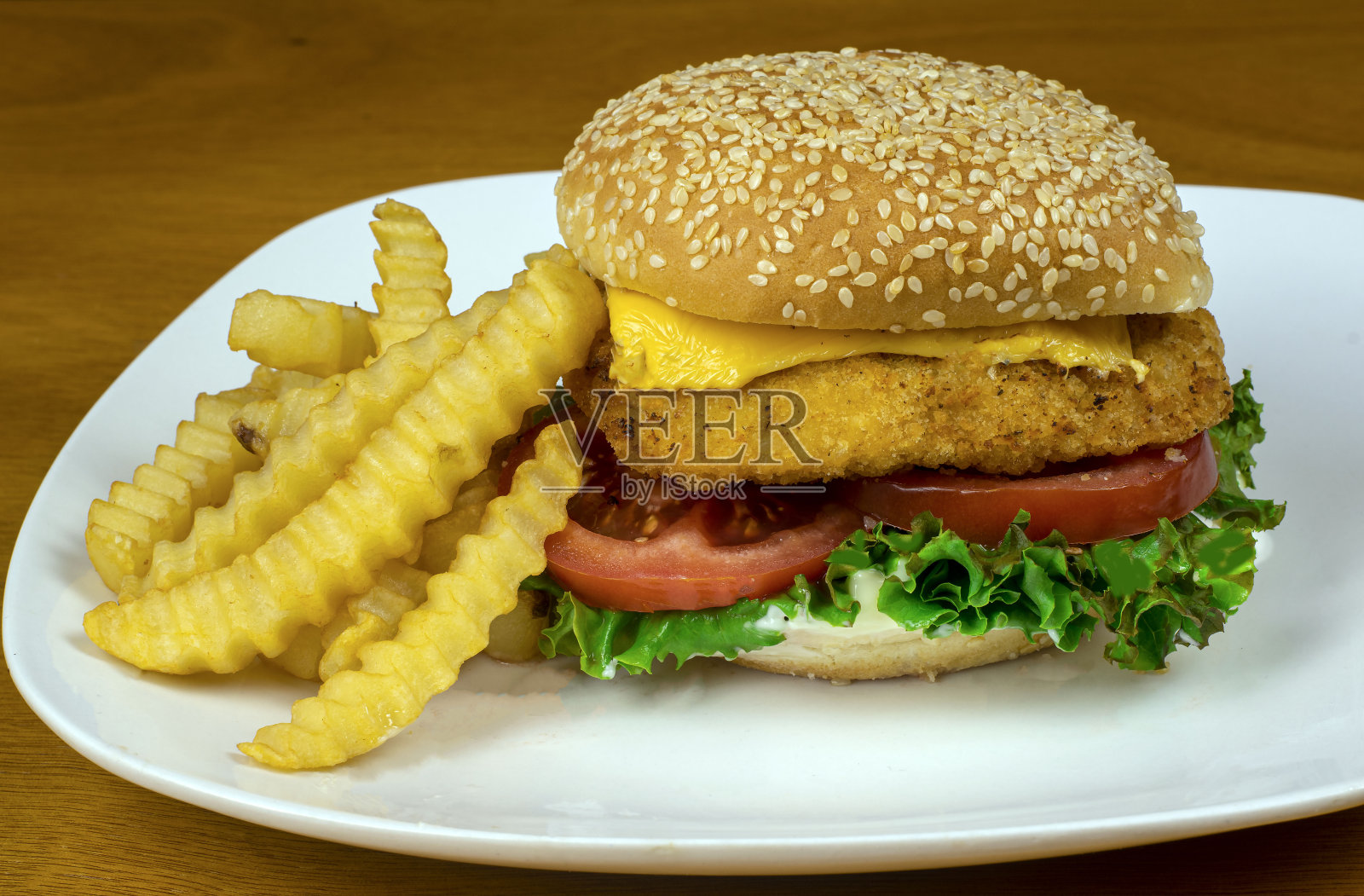 鸡肉里脊三明治配薯条照片摄影图片