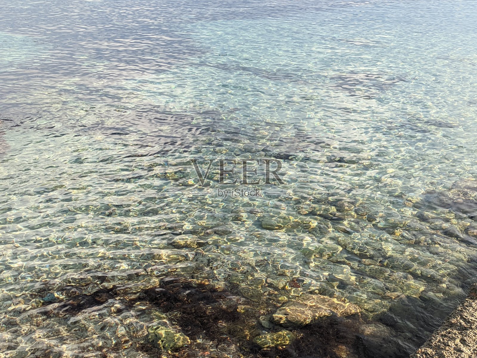 热带海岸上透明的海水。夏天宗教节日的概念照片摄影图片