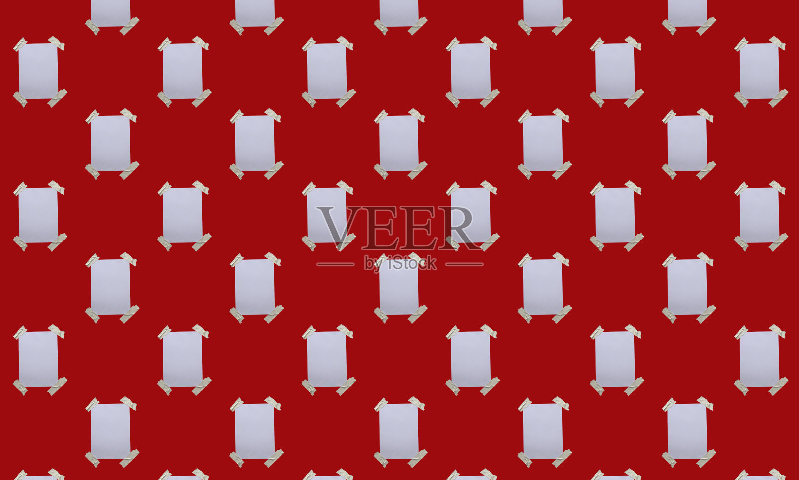 无缝图案的白纸条幅孤立在红色背景。照片摄影图片