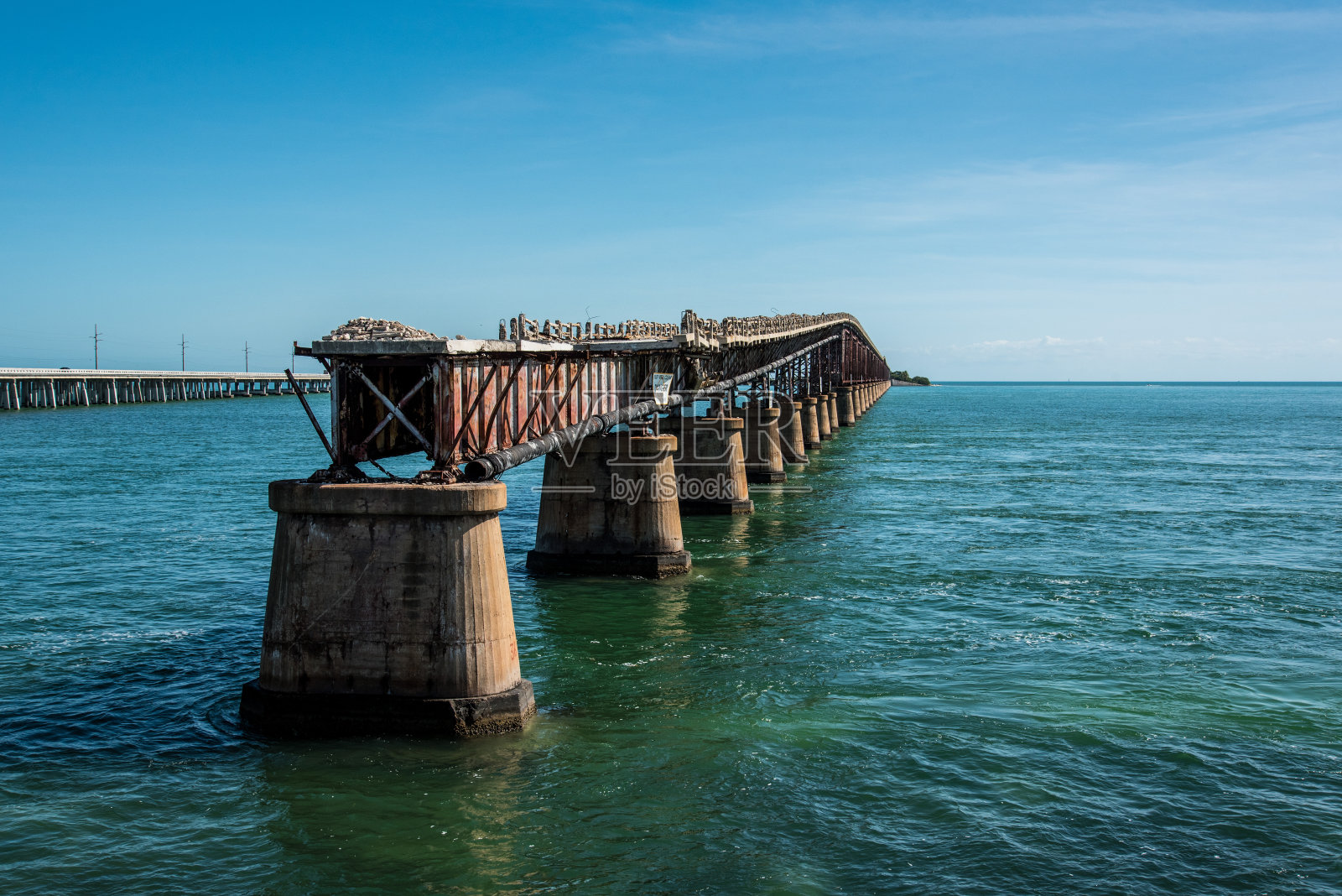 佛罗里达群岛一座老桥的废墟照片摄影图片