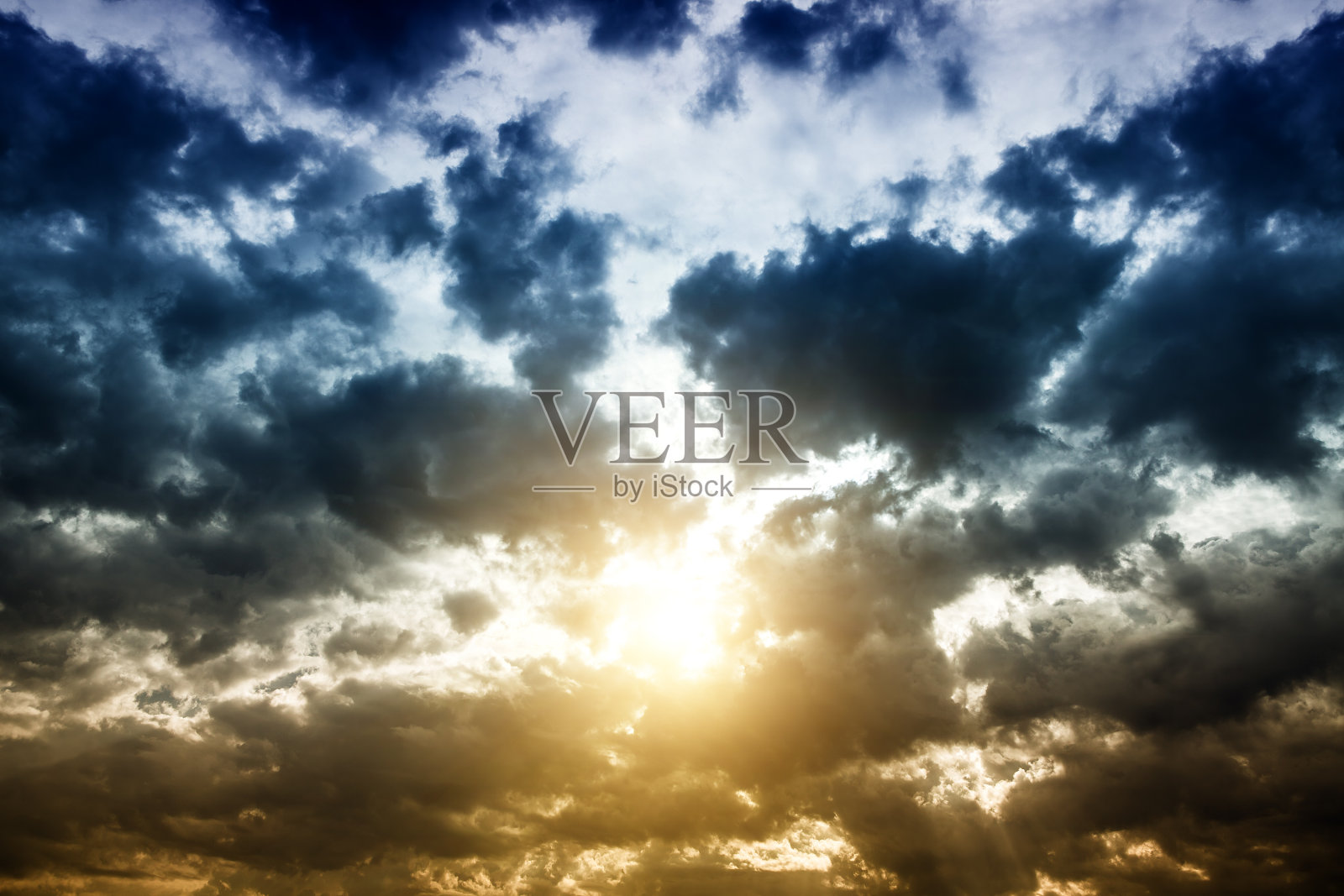 有阳光的云景照片摄影图片