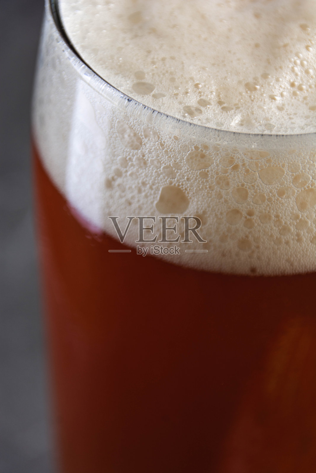 一杯可口的冰啤酒照片摄影图片