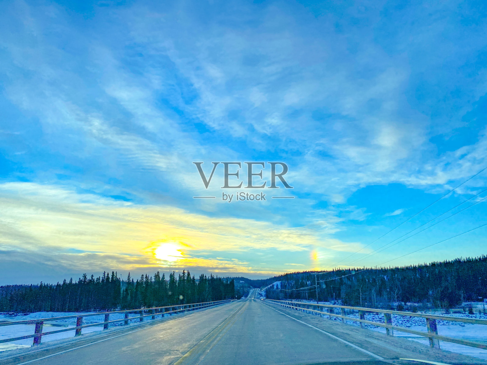 阿拉斯加冬季的日出照片摄影图片